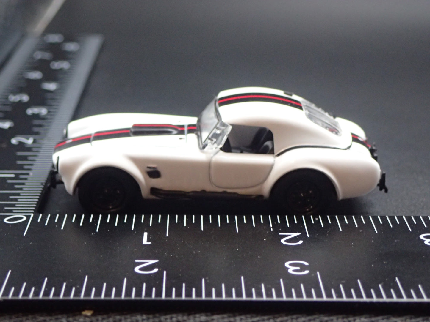 1965 65 SHELBY COBRA 427 S/C WHITE 1:64 SCALE COLLECTIBLE DIECAST MODEL CAR