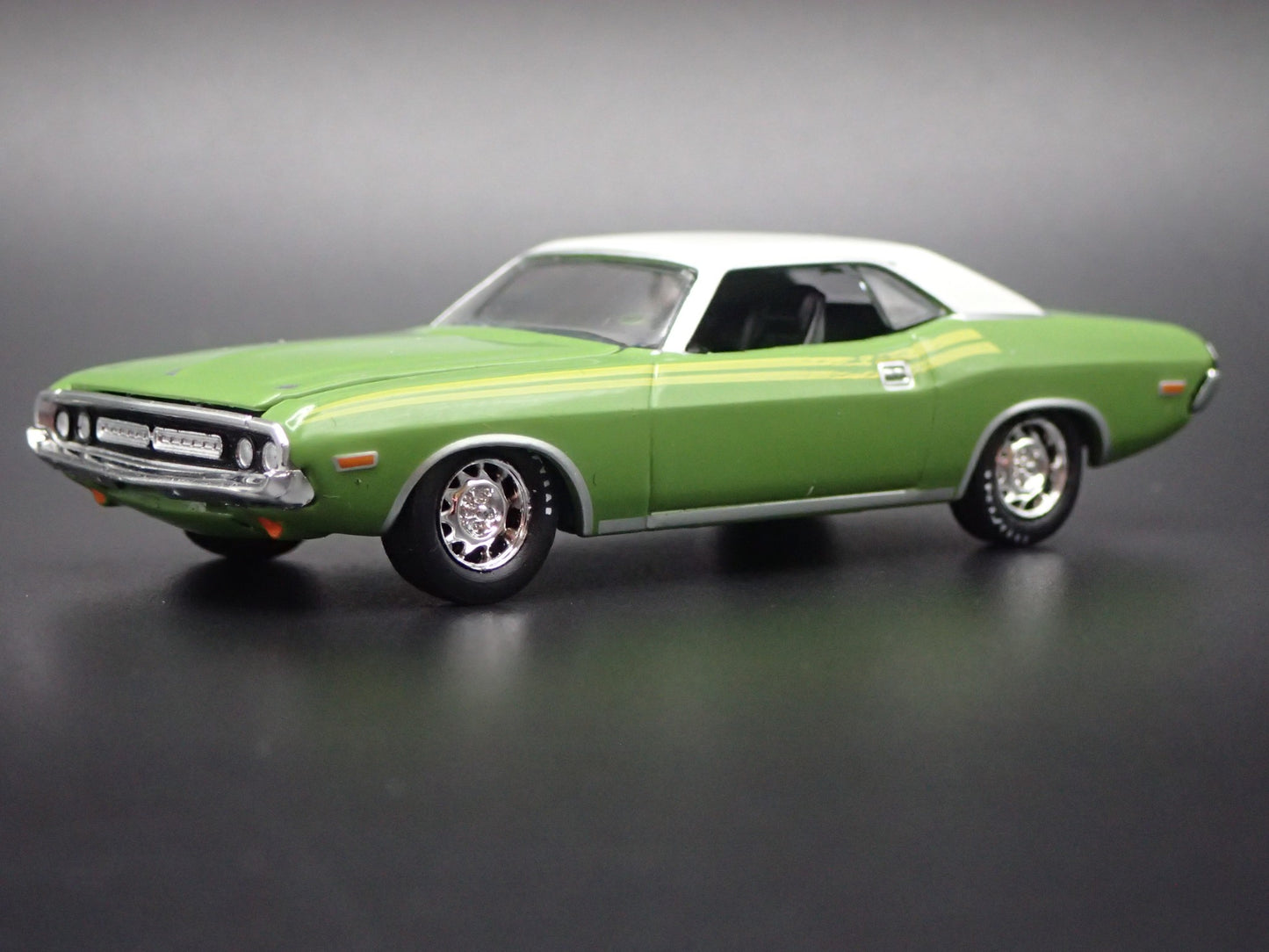 1971 71 DODGE CHALLENGER GREEN 1/64 SCALE COLLECTIBLE DIORAMA DIECAST MODEL CAR