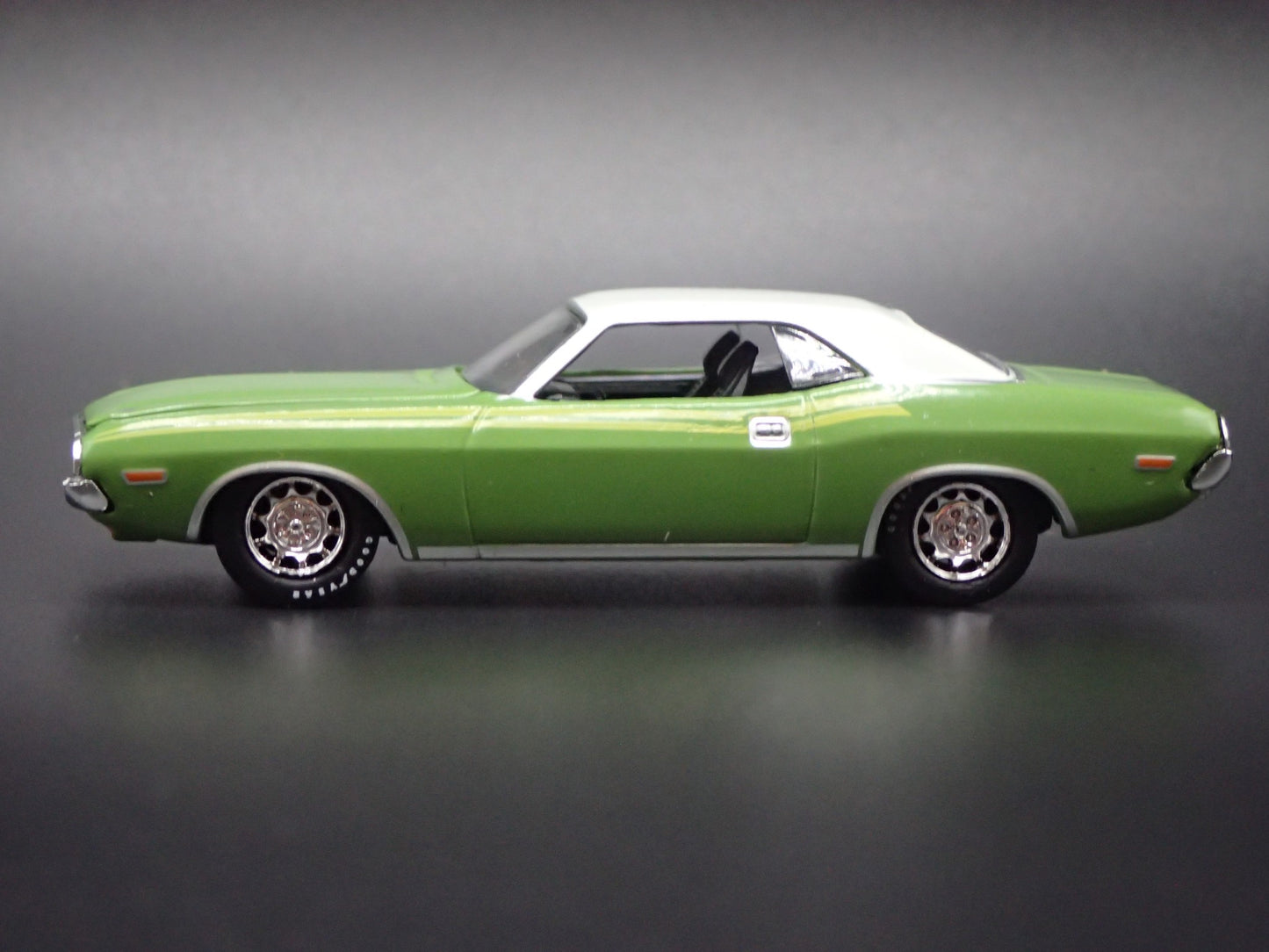 1971 71 DODGE CHALLENGER GREEN 1/64 SCALE COLLECTIBLE DIORAMA DIECAST MODEL CAR