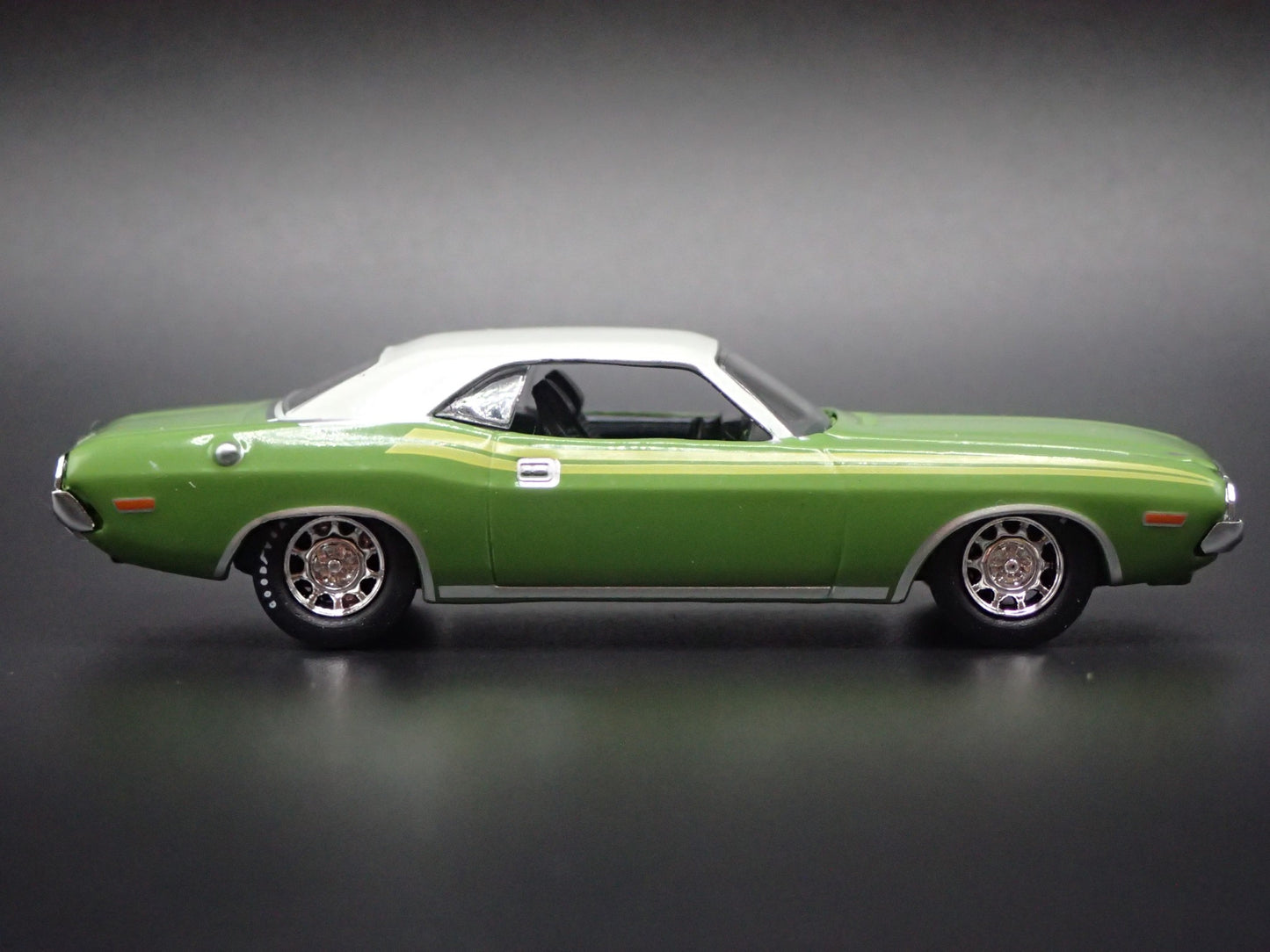 1971 71 DODGE CHALLENGER GREEN 1/64 SCALE COLLECTIBLE DIORAMA DIECAST MODEL CAR