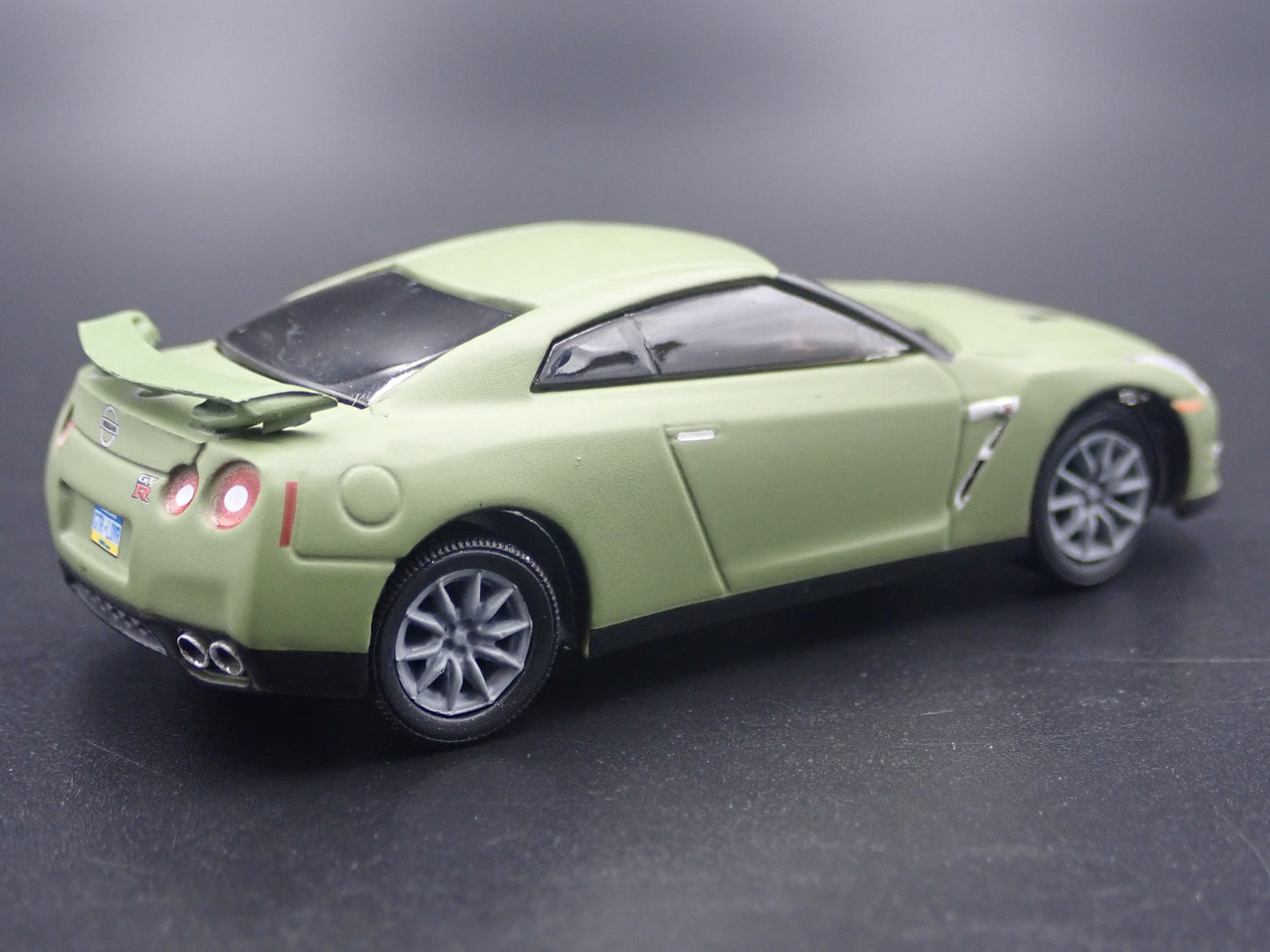 2007-2025 NISSAN GTR R35 SKYLINE GREEN 1:64 SCALE DIORAMA DIECAST MODEL CAR