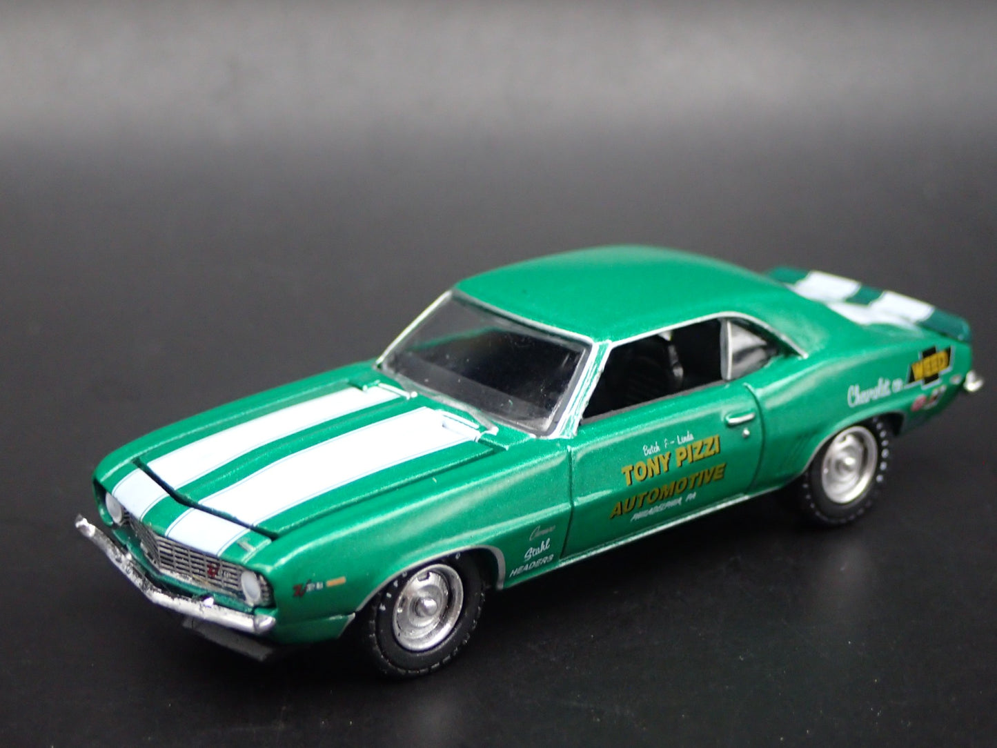1969 69 CHEVY CHEVROLET CAMARO Z/28 TONY PIZZI AUTO 1:64 SCALE DIECAST MODEL CAR