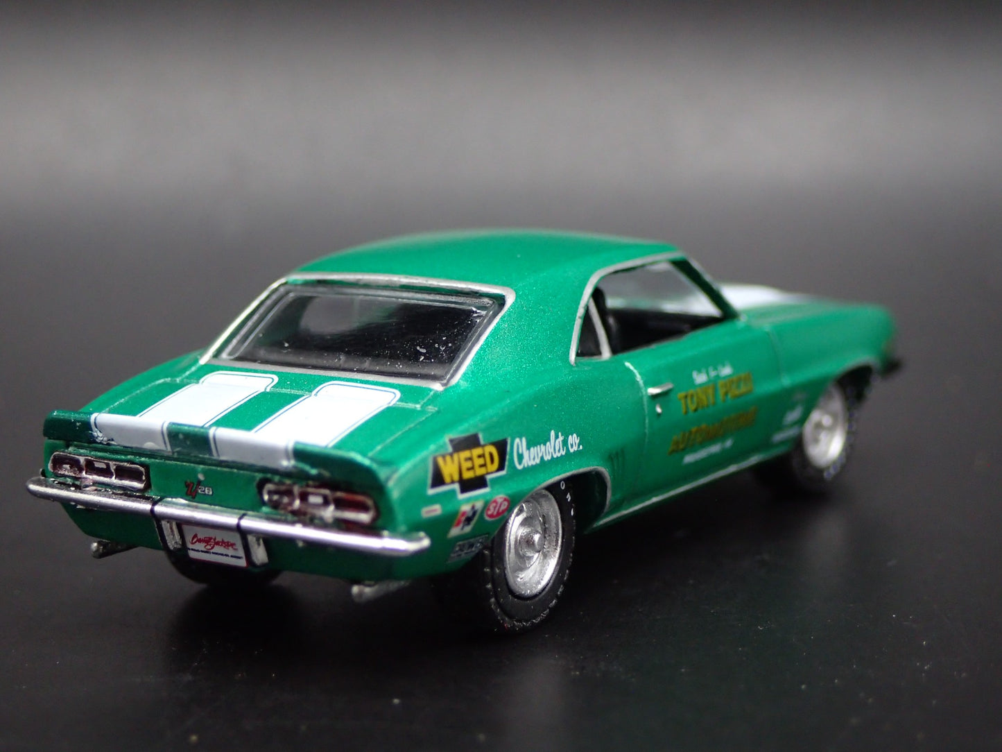 1969 69 CHEVY CHEVROLET CAMARO Z/28 TONY PIZZI AUTO 1:64 SCALE DIECAST MODEL CAR