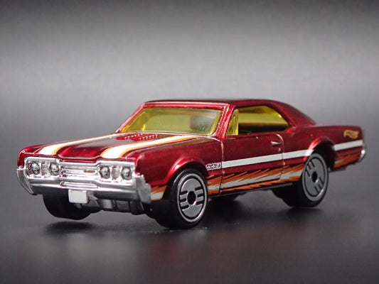 1967 67 OLDS OLDSMOBILE 442 RED 1:64 SCALE DIORAMA COLLECTIBLE DIECAST MODEL CAR