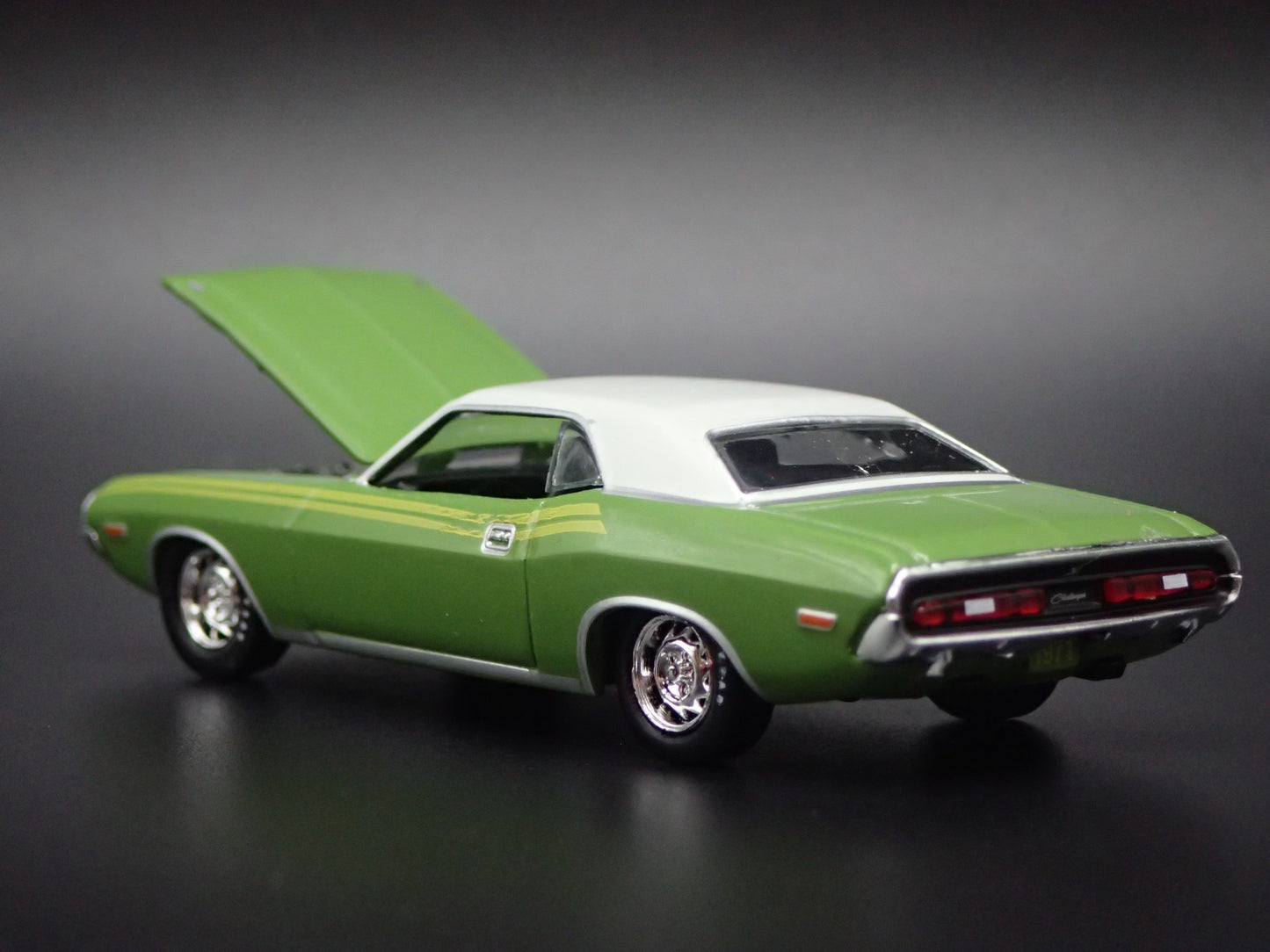 1971 71 DODGE CHALLENGER GREEN 1/64 SCALE COLLECTIBLE DIORAMA DIECAST MODEL CAR