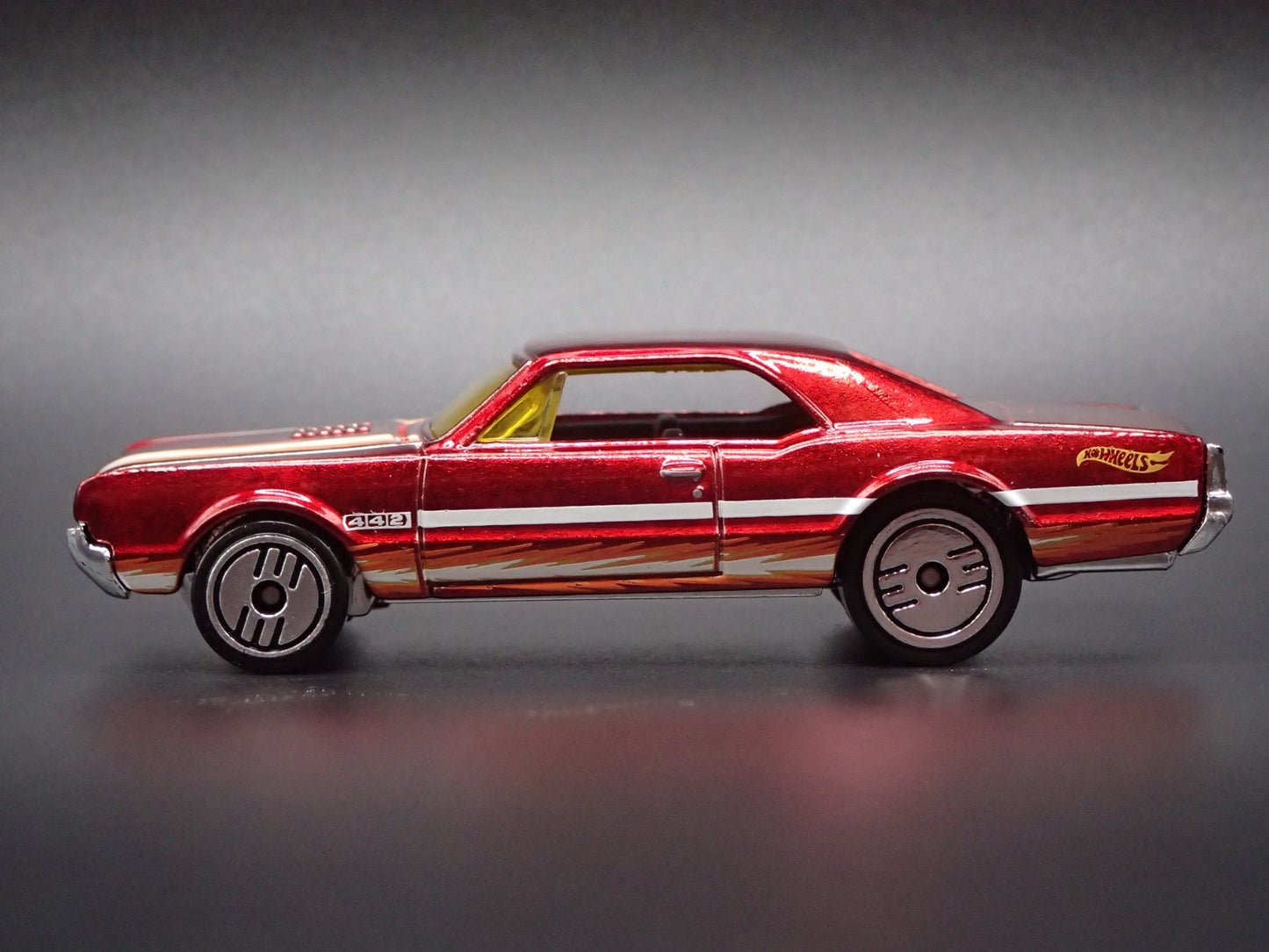 1967 67 OLDS OLDSMOBILE 442 RED 1:64 SCALE DIORAMA COLLECTIBLE DIECAST MODEL CAR