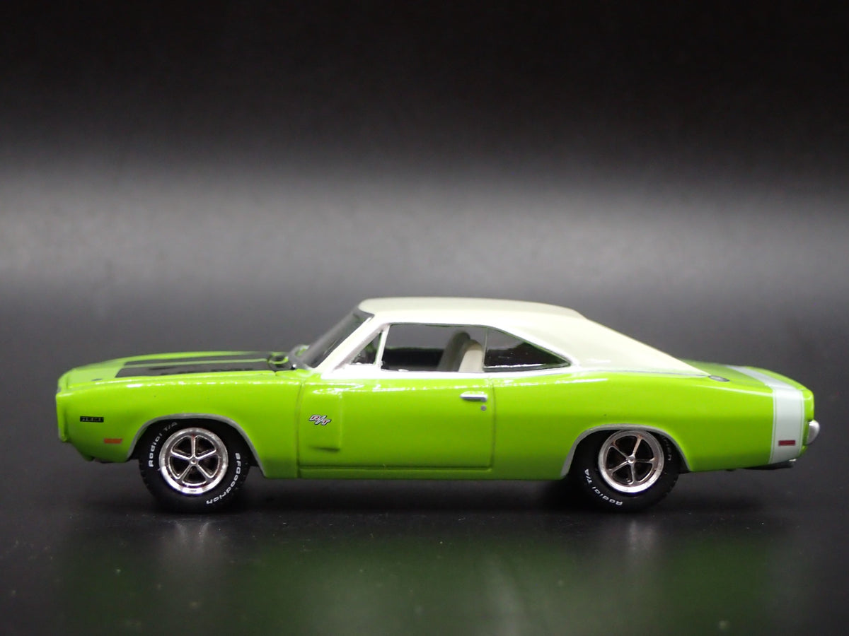 1970 70 DODGE CHARGER HEMI RT 1:64 SCALE COLLECTIBLE DIORAMA DIECAST MODEL CAR-Burning Rubber Toy Company