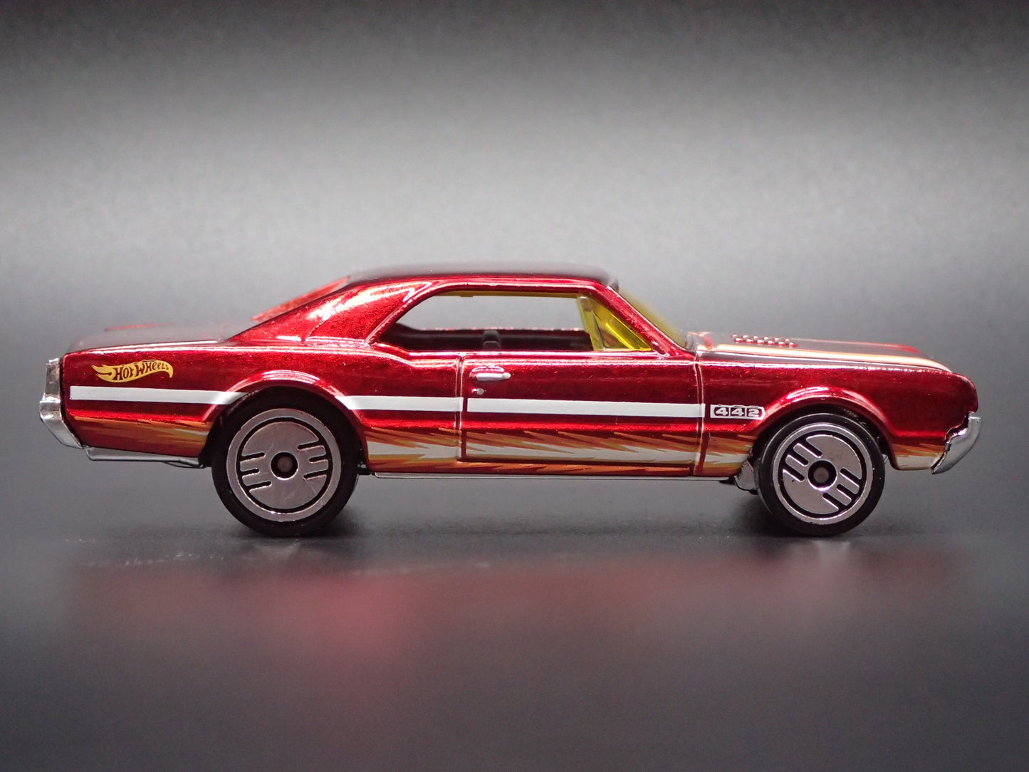 1967 67 OLDS OLDSMOBILE 442 RED 1:64 SCALE DIORAMA COLLECTIBLE DIECAST MODEL CAR