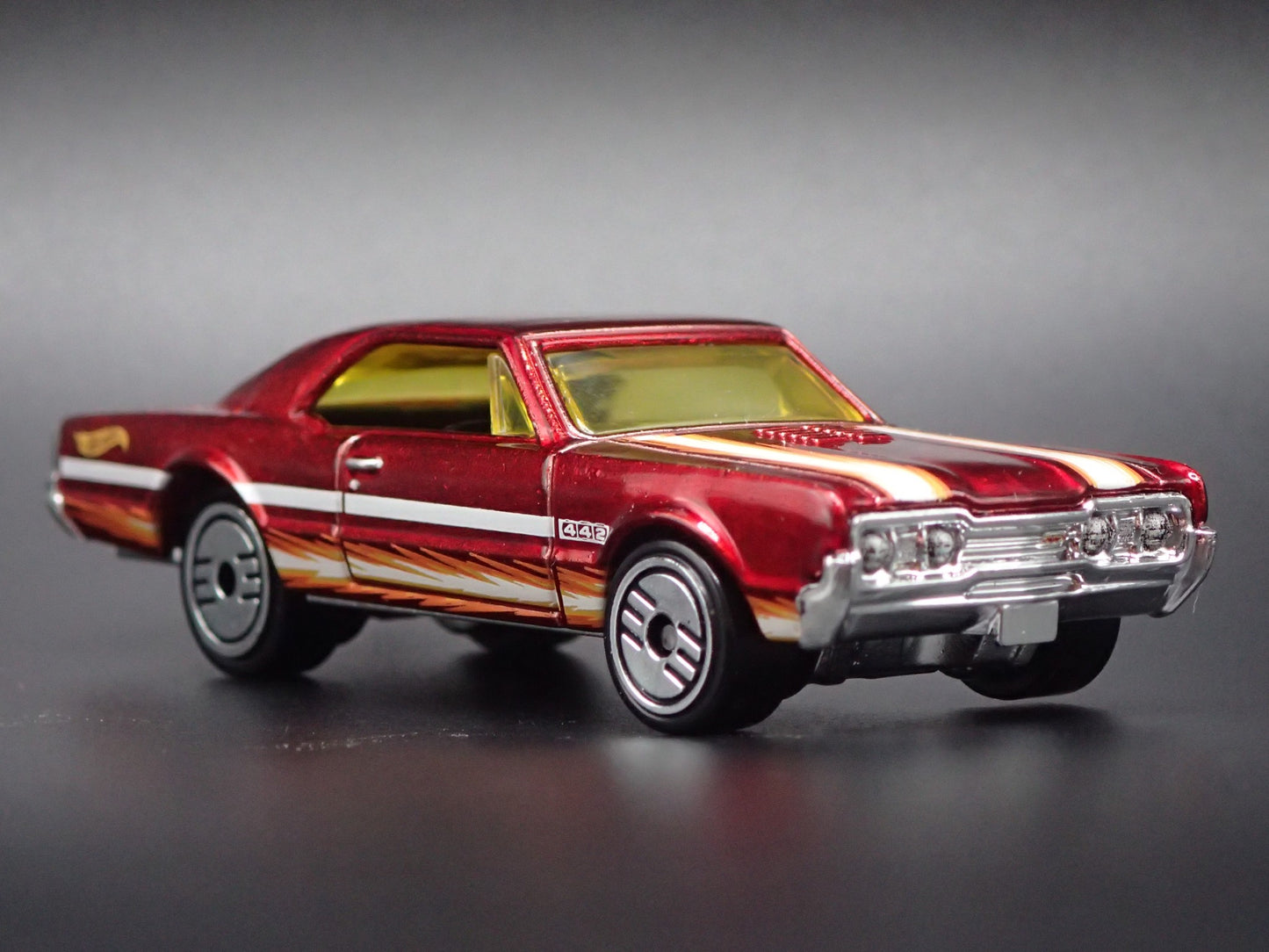 1967 67 OLDS OLDSMOBILE 442 RED 1:64 SCALE DIORAMA COLLECTIBLE DIECAST MODEL CAR