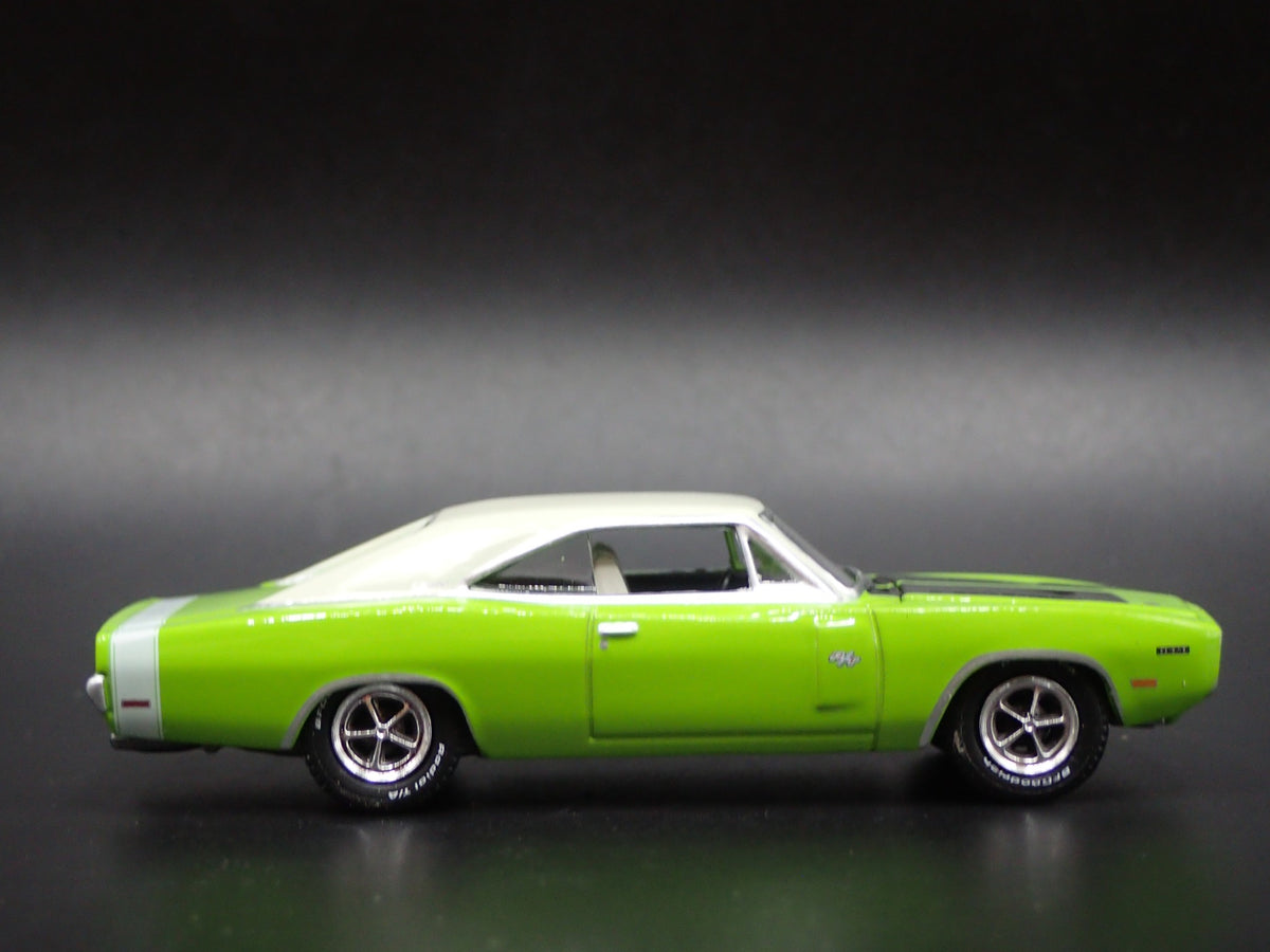 1970 70 DODGE CHARGER HEMI RT 1:64 SCALE COLLECTIBLE DIORAMA DIECAST MODEL CAR-Burning Rubber Toy Company