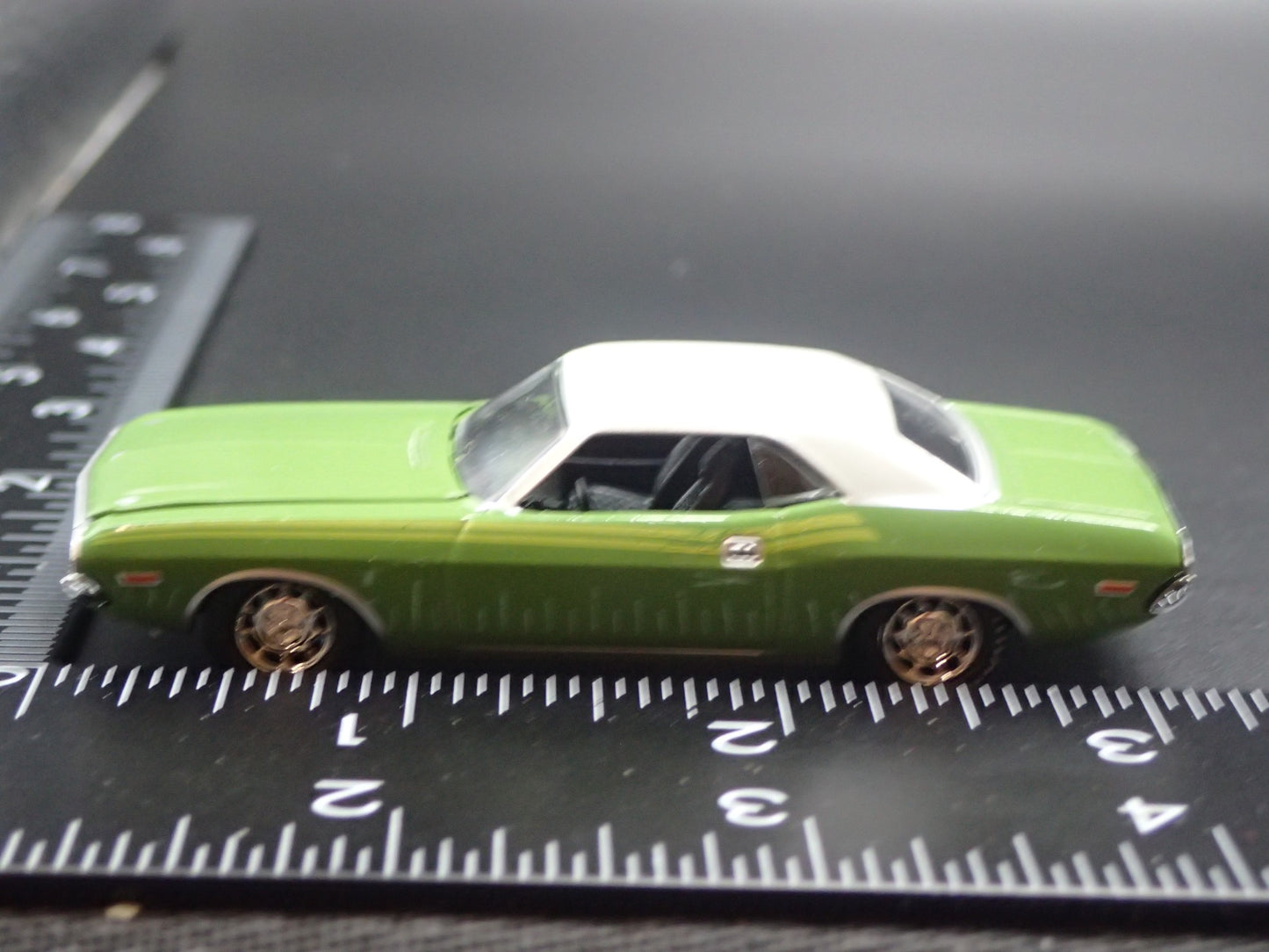 1971 71 DODGE CHALLENGER GREEN 1/64 SCALE COLLECTIBLE DIORAMA DIECAST MODEL CAR