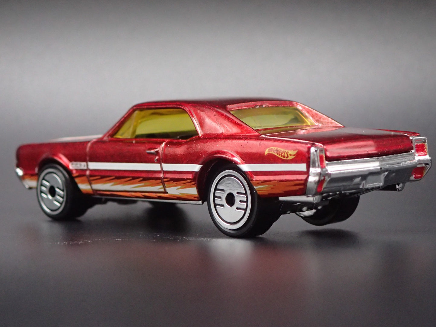 1967 67 OLDS OLDSMOBILE 442 RED 1:64 SCALE DIORAMA COLLECTIBLE DIECAST MODEL CAR