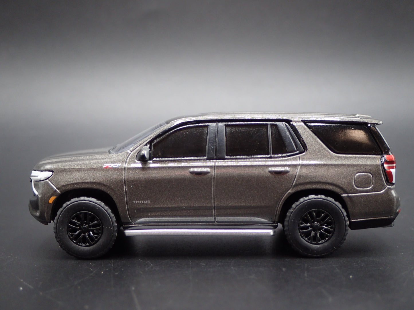2021-2025 CHEVY CHEVROLET TAHOE Z71 GRAY 1:64 SCALE DIORAMA DIECAST MODEL CAR