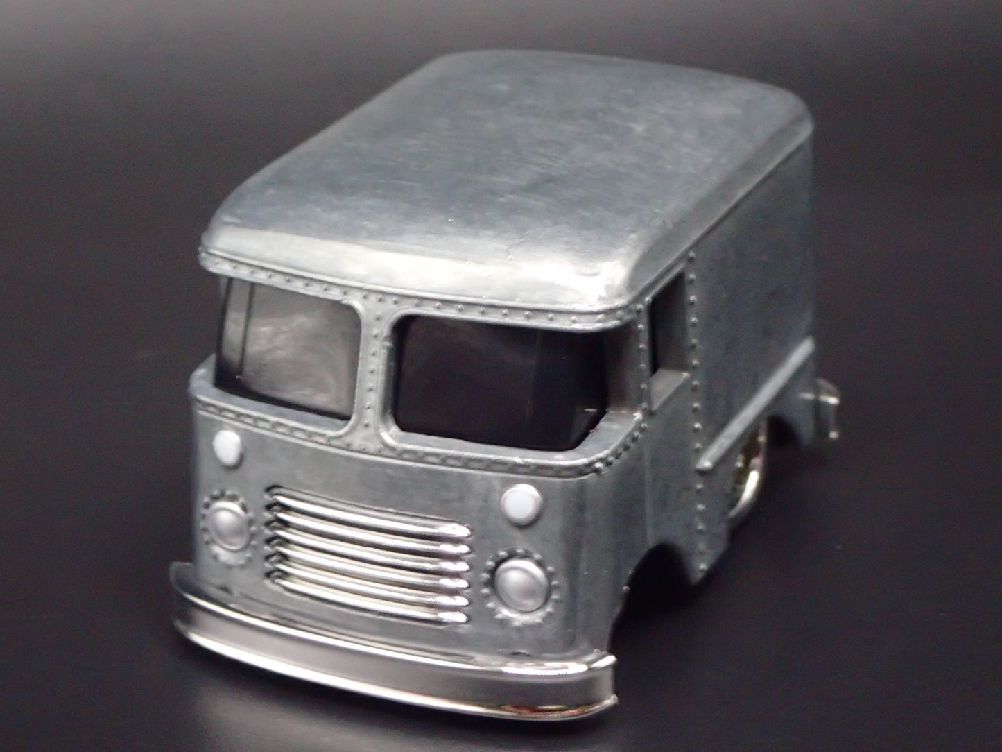 1954 54 GRUMAN STEP VAN CAR TUNED SILVER 1/64 SCALE DIORAMA DIECAST MODEL CAR