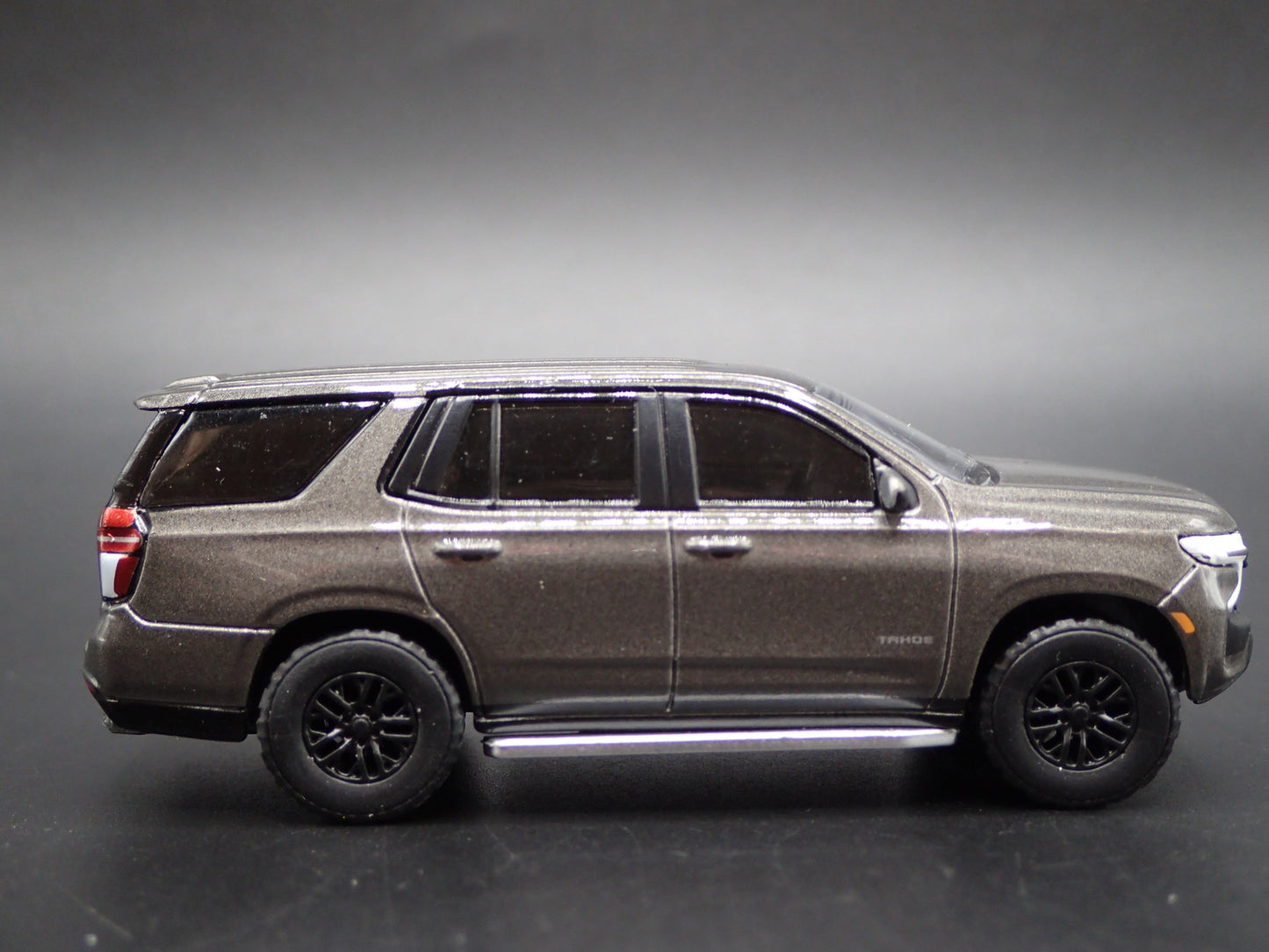 2021-2025 CHEVY CHEVROLET TAHOE Z71 GRAY 1:64 SCALE DIORAMA DIECAST MODEL CAR