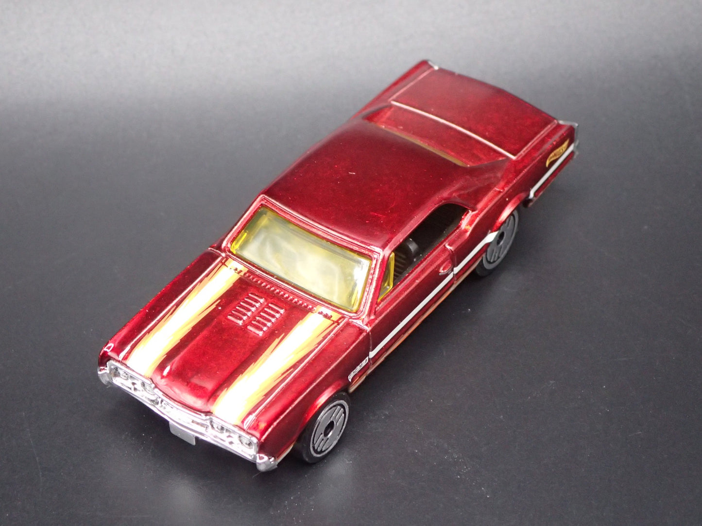 1967 67 OLDS OLDSMOBILE 442 RED 1:64 SCALE DIORAMA COLLECTIBLE DIECAST MODEL CAR