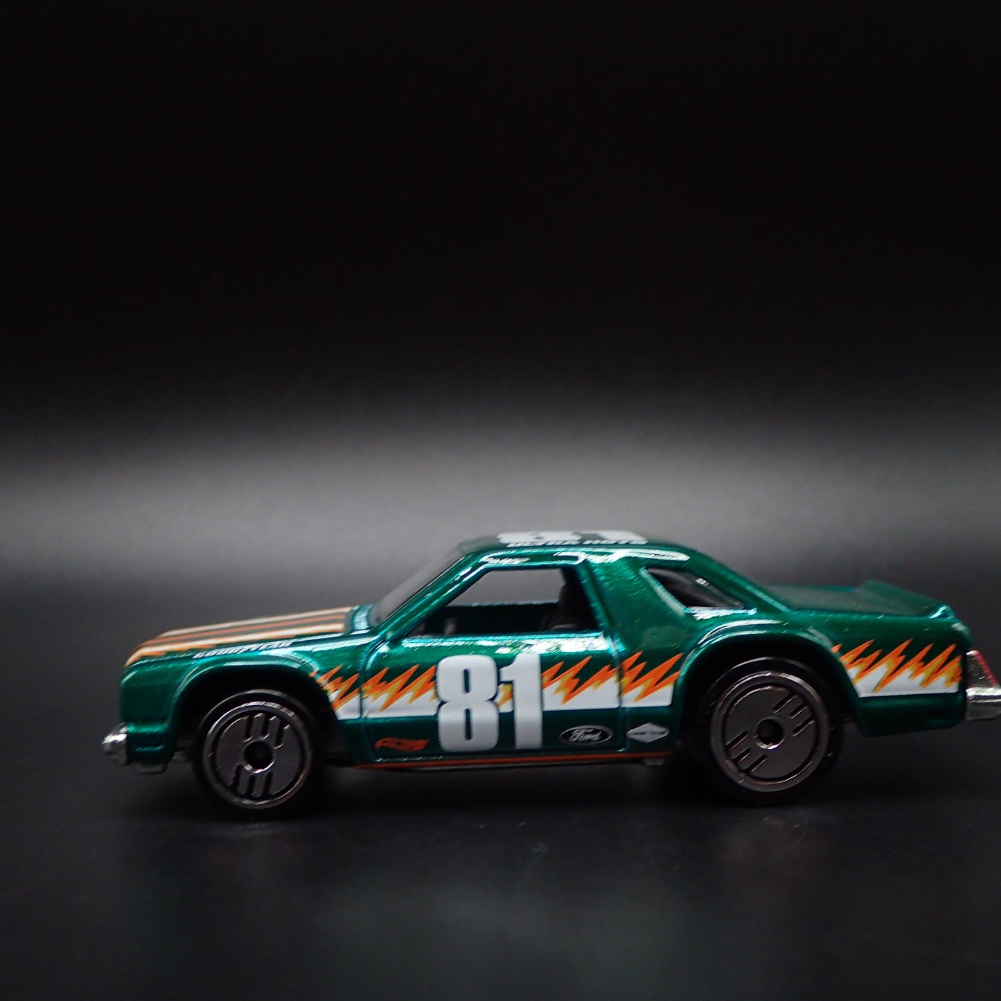 1981 81 FORD FAIRMONT GREEN 1:64 SCALE COLLECTIBLE DIORAMA DIECAST MODEL CAR