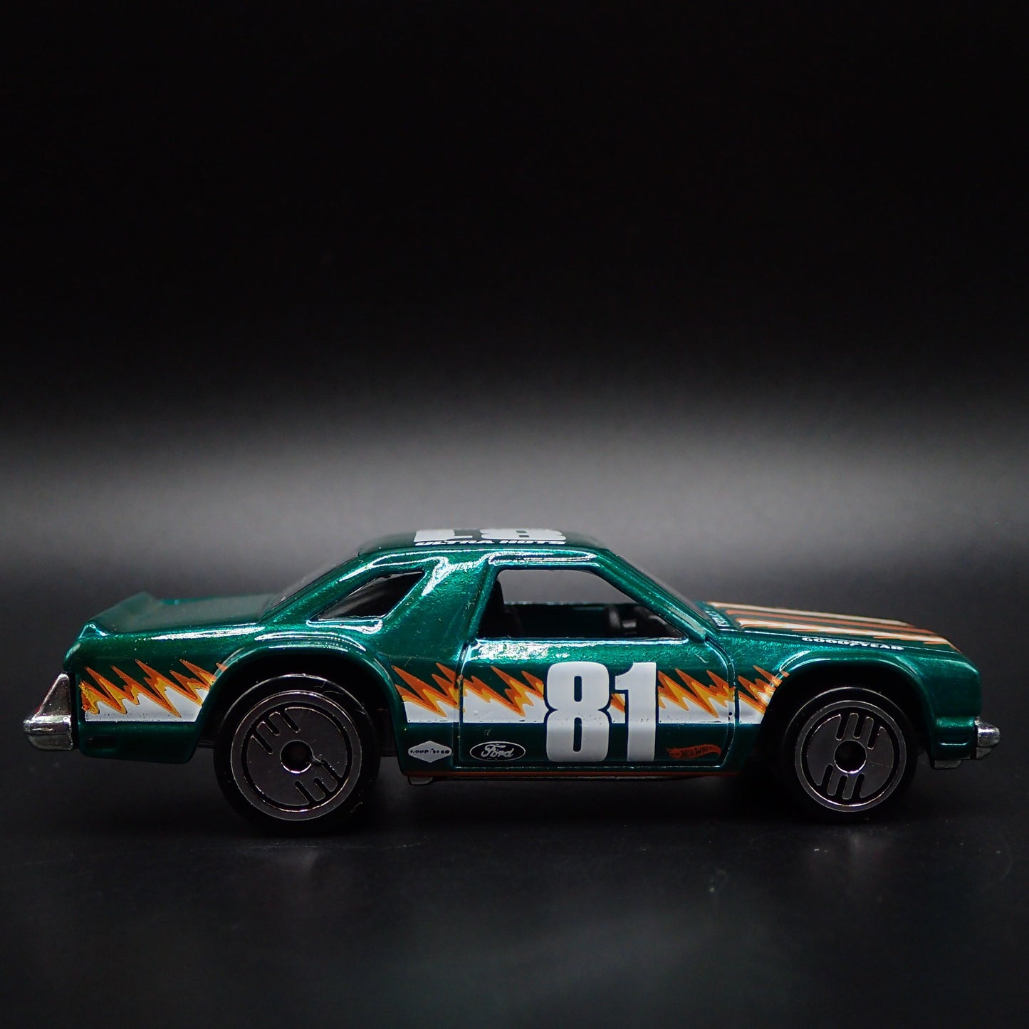 1981 81 FORD FAIRMONT GREEN 1:64 SCALE COLLECTIBLE DIORAMA DIECAST MODEL CAR