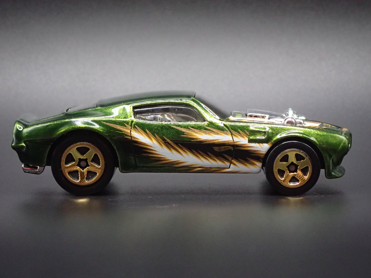 1970 70 PONTIAC FIREBIRD TRANS AM TA GREEN 1:64 SCALE DIORAMA DIECAST MODEL CAR