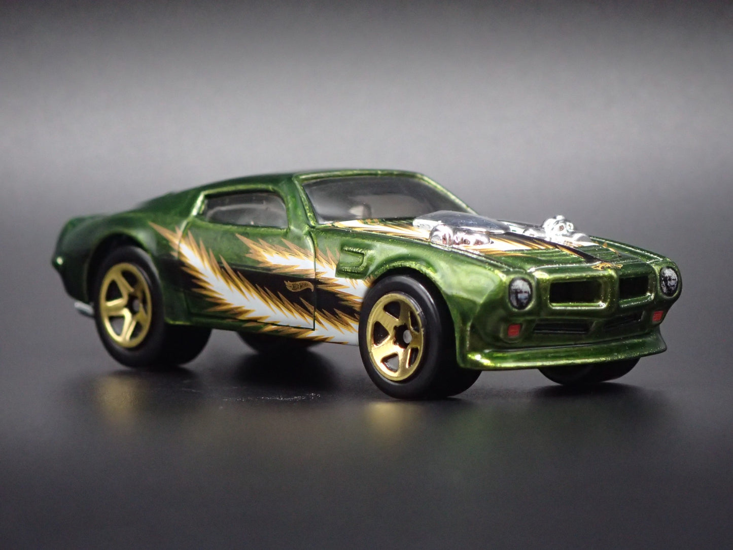 1970 70 PONTIAC FIREBIRD TRANS AM TA GREEN 1:64 SCALE DIORAMA DIECAST MODEL CAR