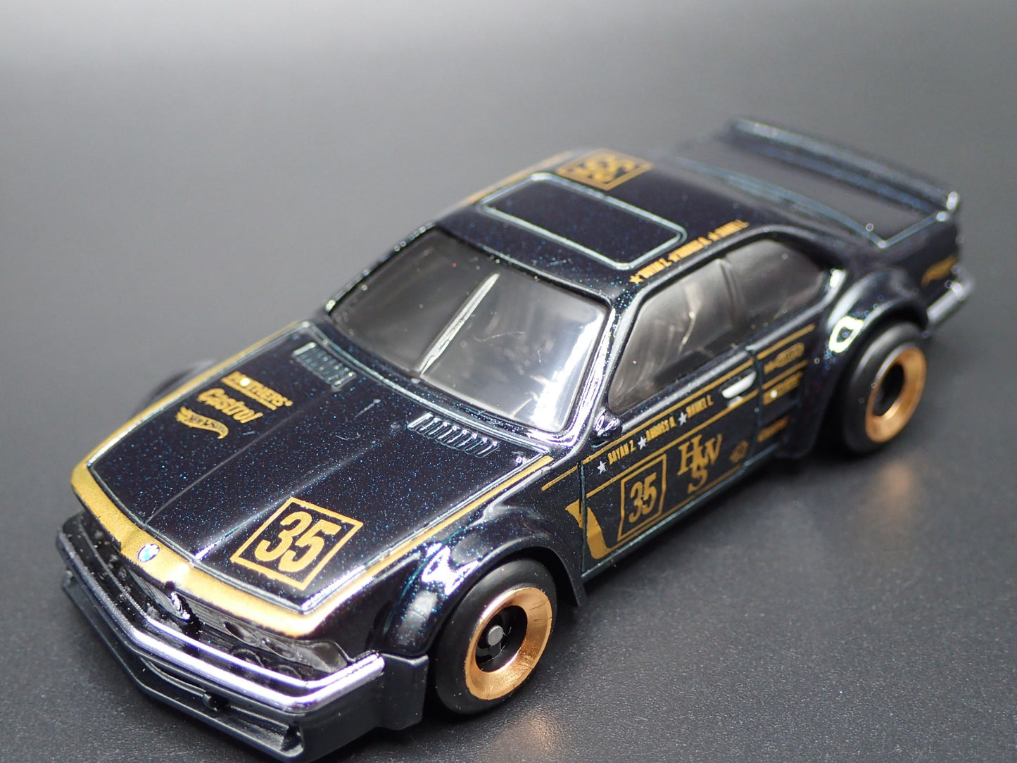 1985-1989 BMW 635 CSI BLACK 1:64 SCALE COLLECTIBLE DIORAMA DIECAST MODEL CAR