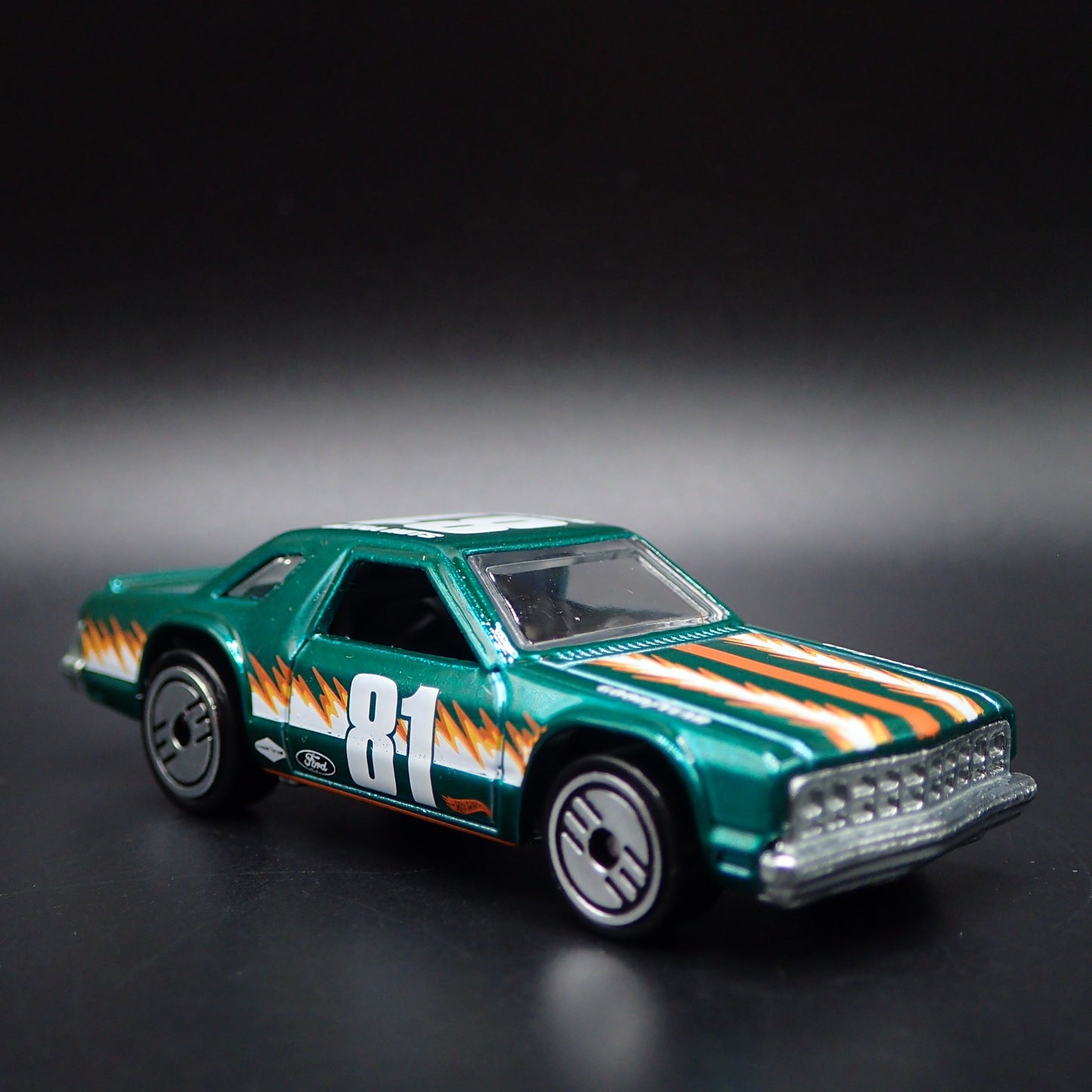 1981 81 FORD FAIRMONT GREEN 1:64 SCALE COLLECTIBLE DIORAMA DIECAST MODEL CAR