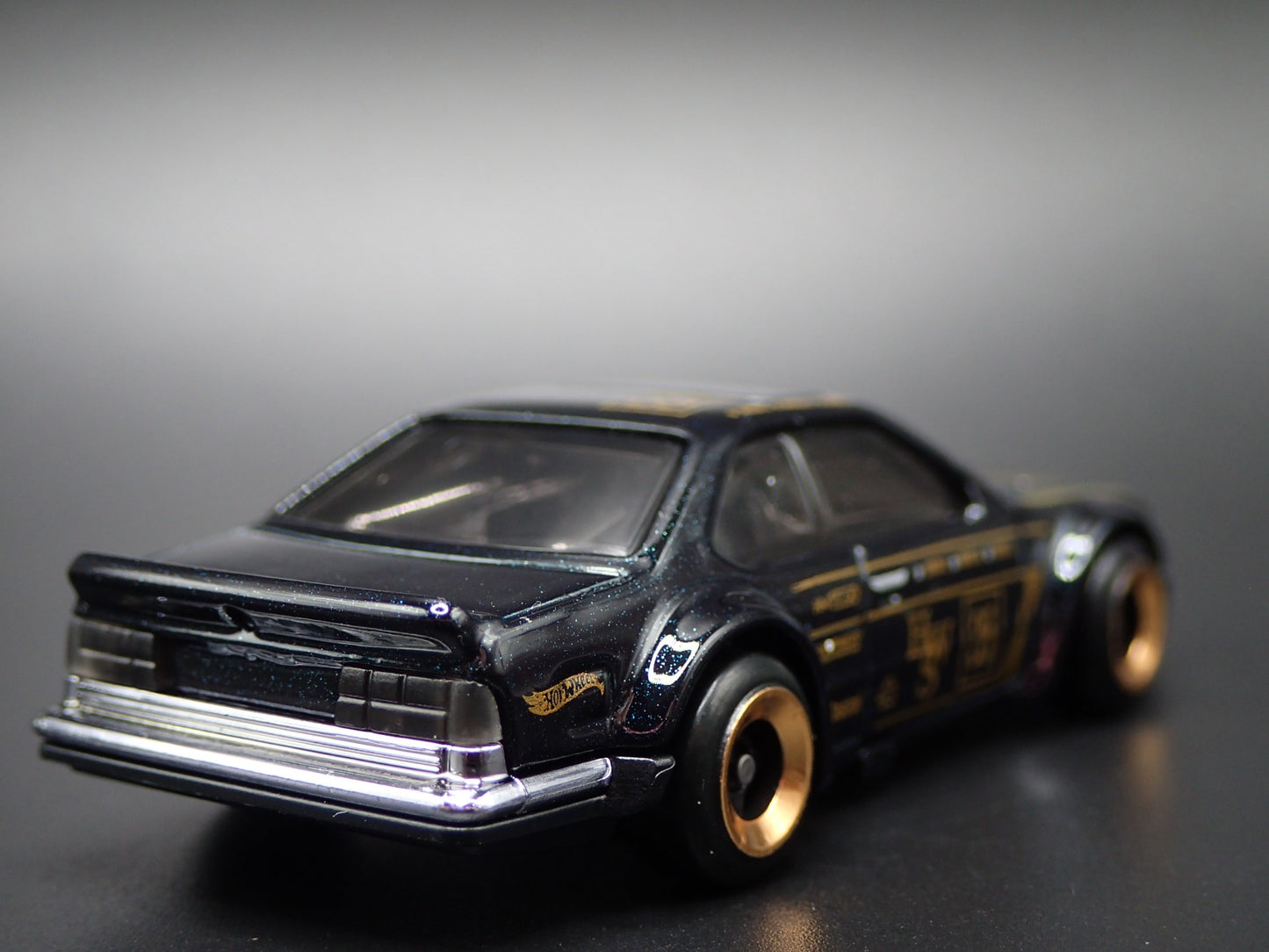 1985-1989 BMW 635 CSI BLACK 1:64 SCALE COLLECTIBLE DIORAMA DIECAST MODEL CAR