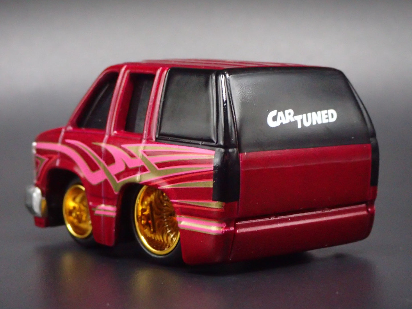 1992 92 CHEVY CHEVROLET SUBURBAN CAR TUNED 1:64 SCALE DIORAMA DIECAST MODEL CAR
