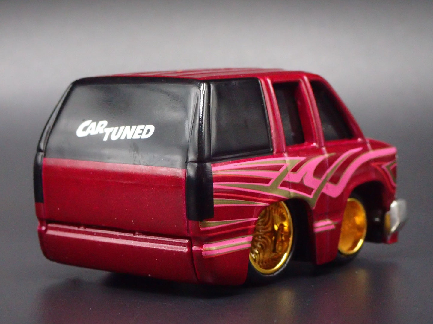 1992 92 CHEVY CHEVROLET SUBURBAN CAR TUNED 1:64 SCALE DIORAMA DIECAST MODEL CAR