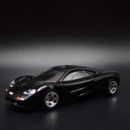 1992-1998 MCLAREN F1 SUPER CAR 1:64 SCALE COLLECTIBLE DIORAMA DIECAST MODEL CAR