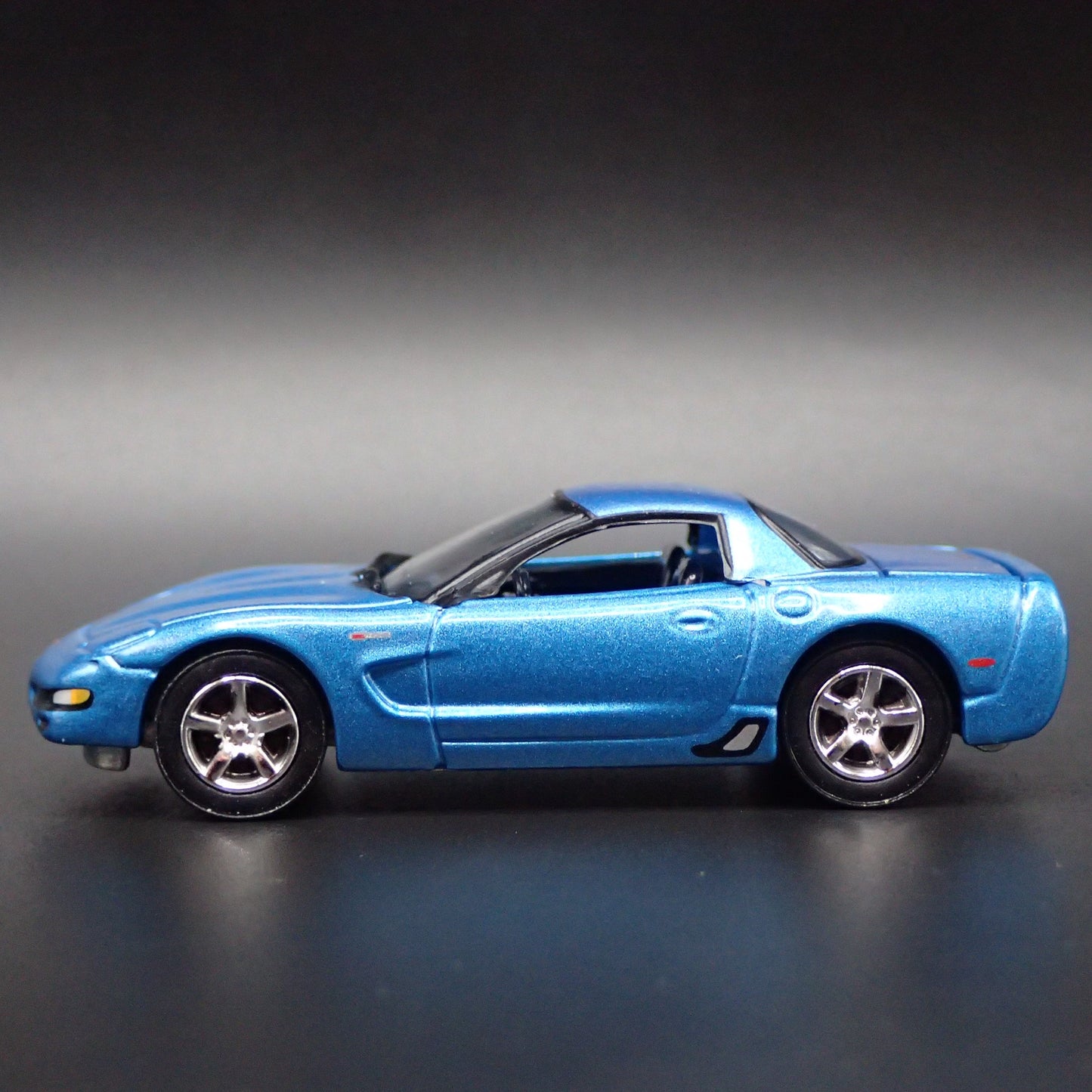 1997-2004 CHEVY CHEVROLET CORVETTE Z06 C5 1:64 SCALE DIORAMA DIECAST MODEL CAR