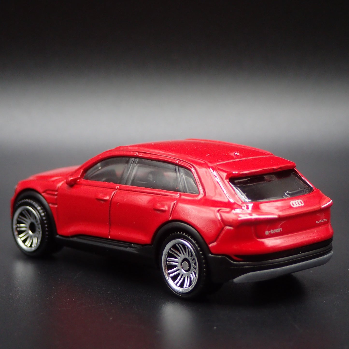 2018-2025 AUDI Q8 E TRON ETRON 1:64 SCALE COLLECTIBLE DIORAMA DIECAST MODEL CAR
