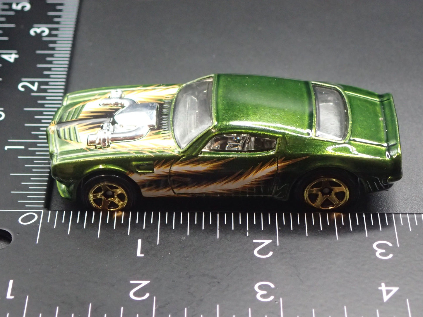 1970 70 PONTIAC FIREBIRD TRANS AM TA GREEN 1:64 SCALE DIORAMA DIECAST MODEL CAR