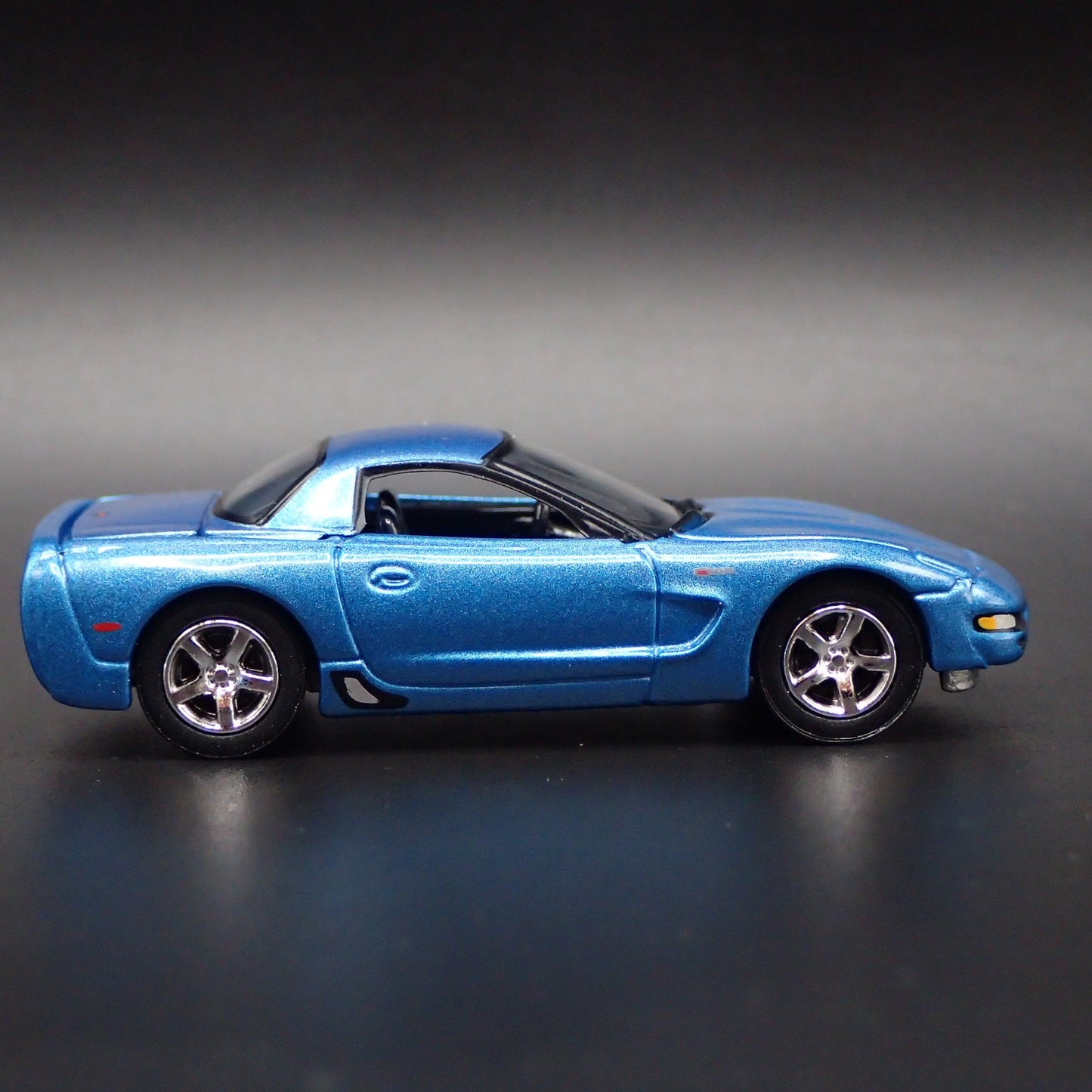 1997-2004 CHEVY CHEVROLET CORVETTE Z06 C5 1:64 SCALE DIORAMA DIECAST MODEL CAR