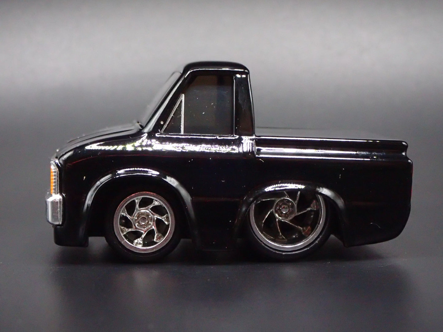 1981 81 TOYOTA HI LUX PICKUP TRUCK CAR TUNED BLACK 1/64 SCALE DIECAST MODEL CAR