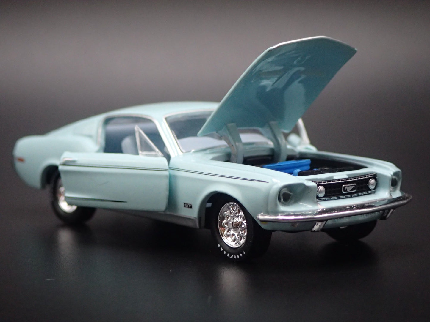 1968 68 FORD MUSTANG GT 390 FASTBACK BLUE 1:64 SCALE DIORAMA DIECAST MODEL CAR