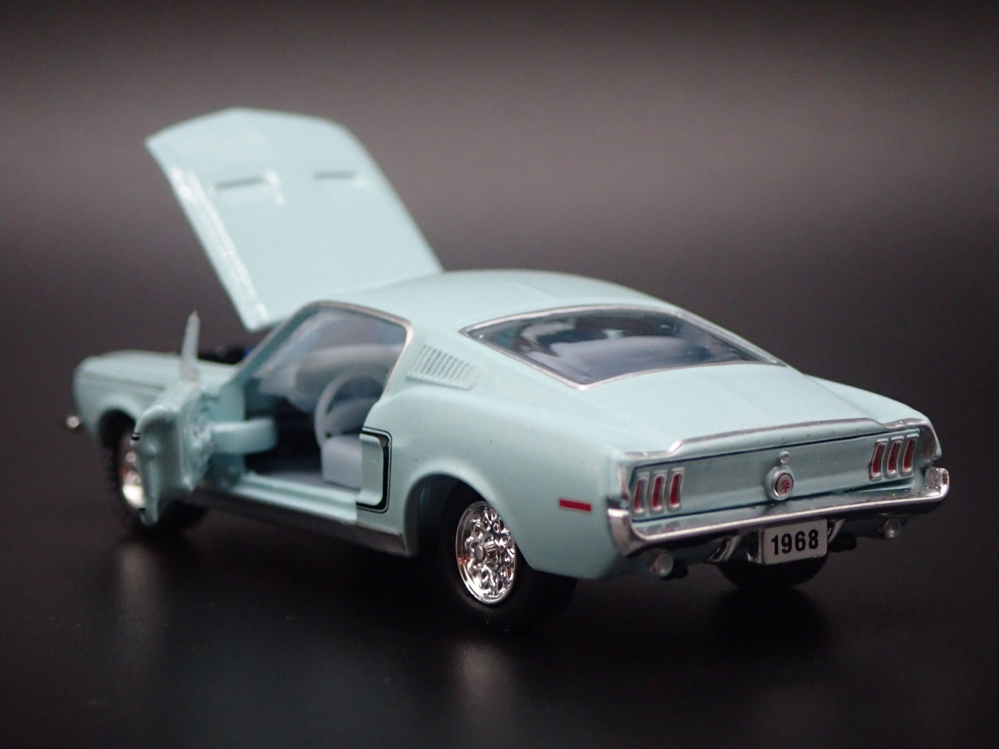 1968 68 FORD MUSTANG GT 390 FASTBACK BLUE 1:64 SCALE DIORAMA DIECAST MODEL CAR