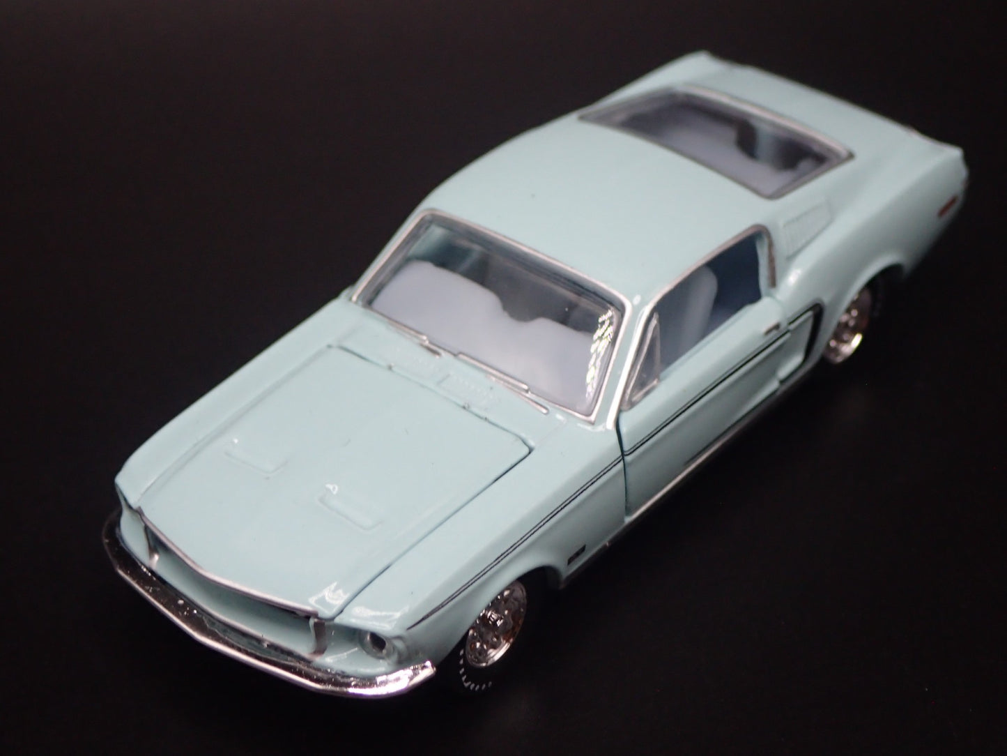 1968 68 FORD MUSTANG GT 390 FASTBACK BLUE 1:64 SCALE DIORAMA DIECAST MODEL CAR