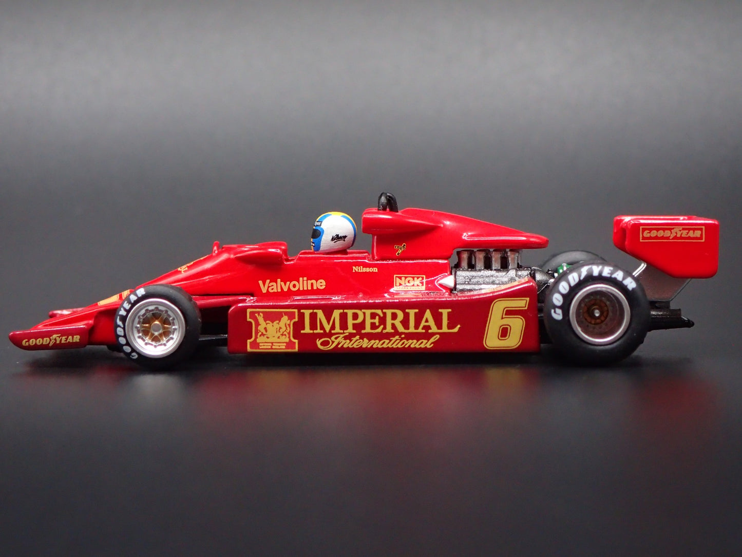 F1 LOTUS 78 6 1977 PRESENTATION GUNNAR NILSSON 1:64 SCALE DIECAST MODEL CAR