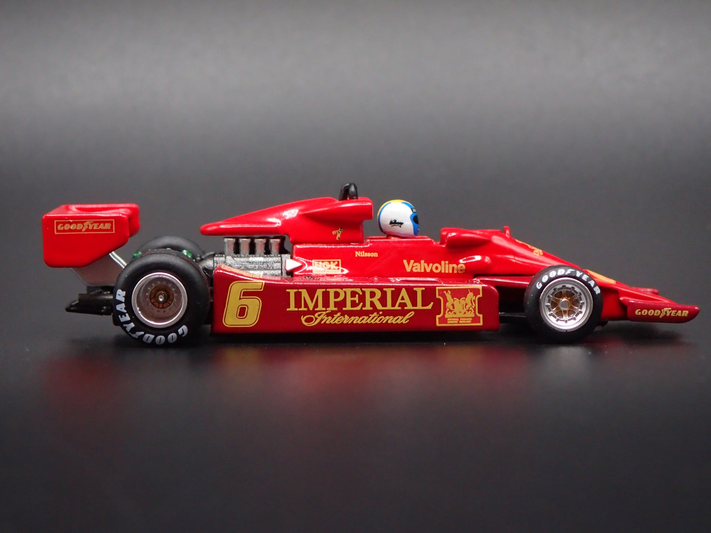 F1 LOTUS 78 6 1977 PRESENTATION GUNNAR NILSSON 1:64 SCALE DIECAST MODEL CAR