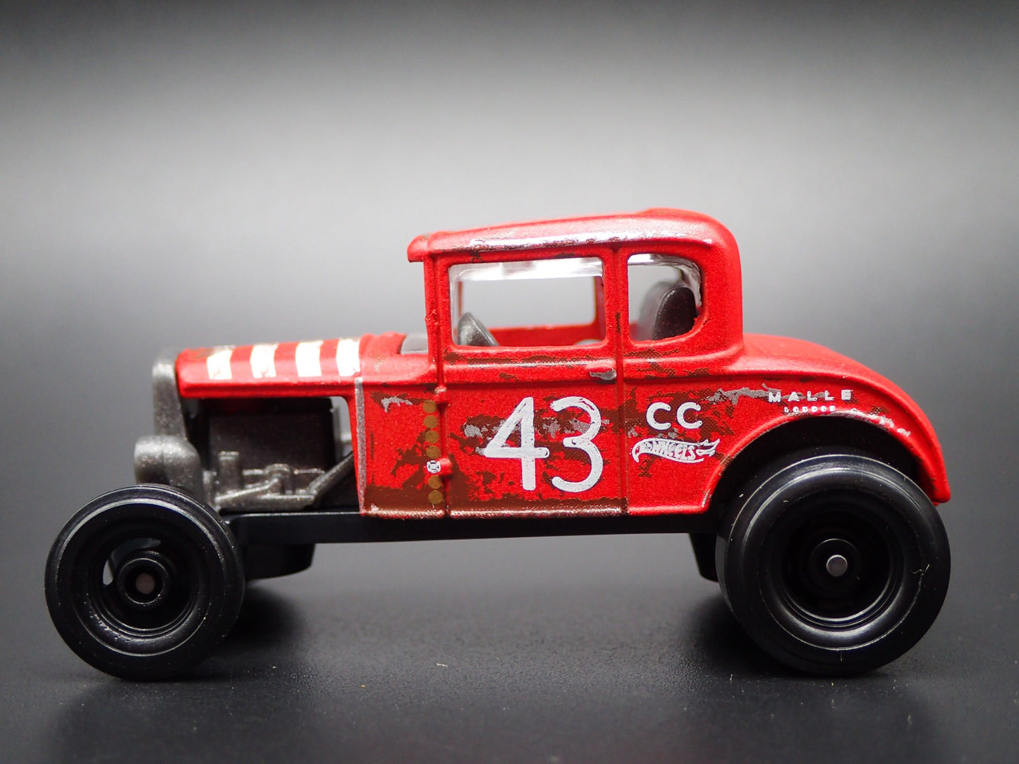 1931 31 FORD MODEL A CUSTOM RED 1:64 SCALE COLLECTIBLE DIORAMA DIECAST MODEL CAR