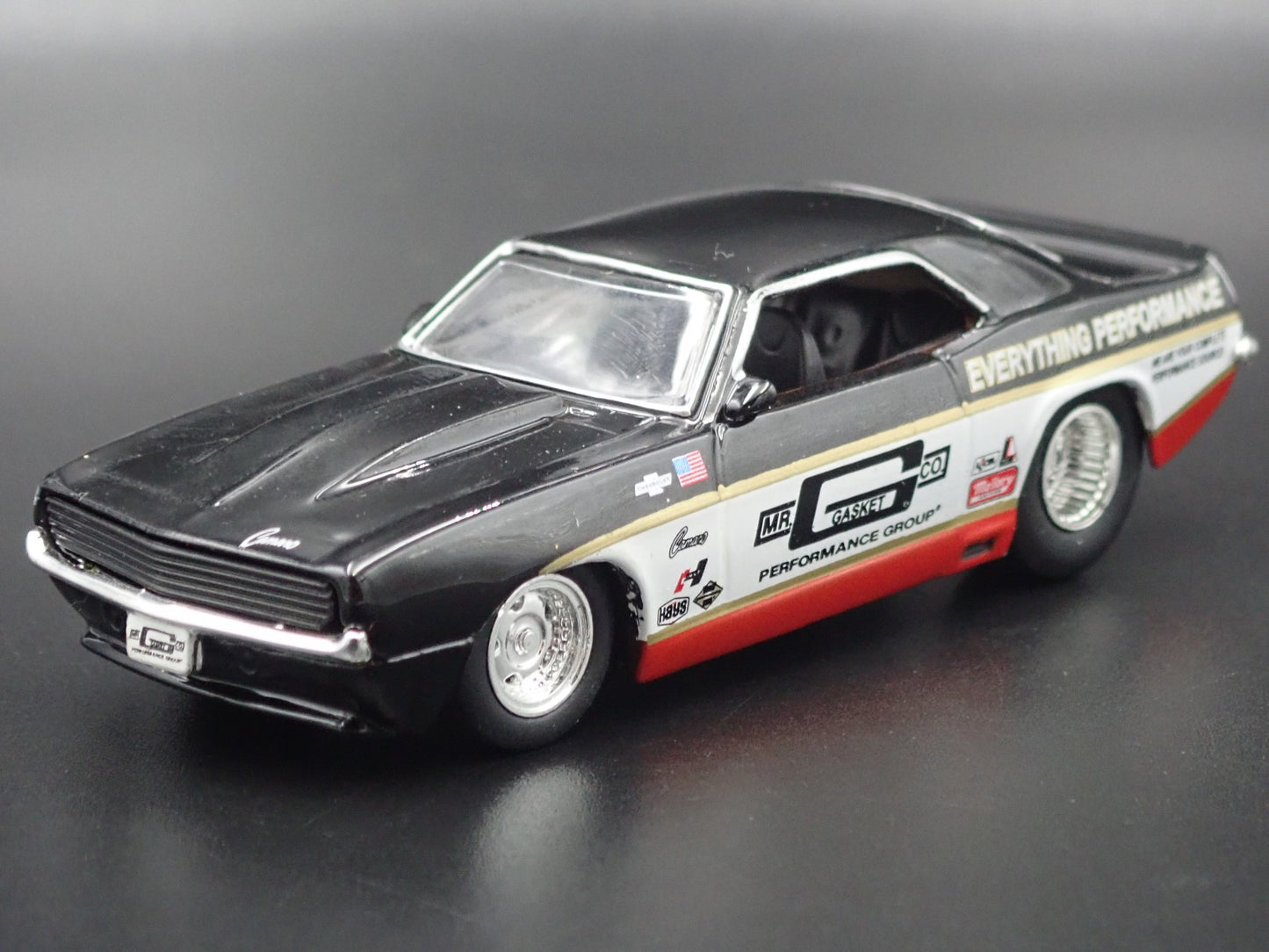 1969 69 CHEVY CHEVROLET CAMARO MR GASKET 1:64 SCALE DIORAMA DIECAST MODEL CAR