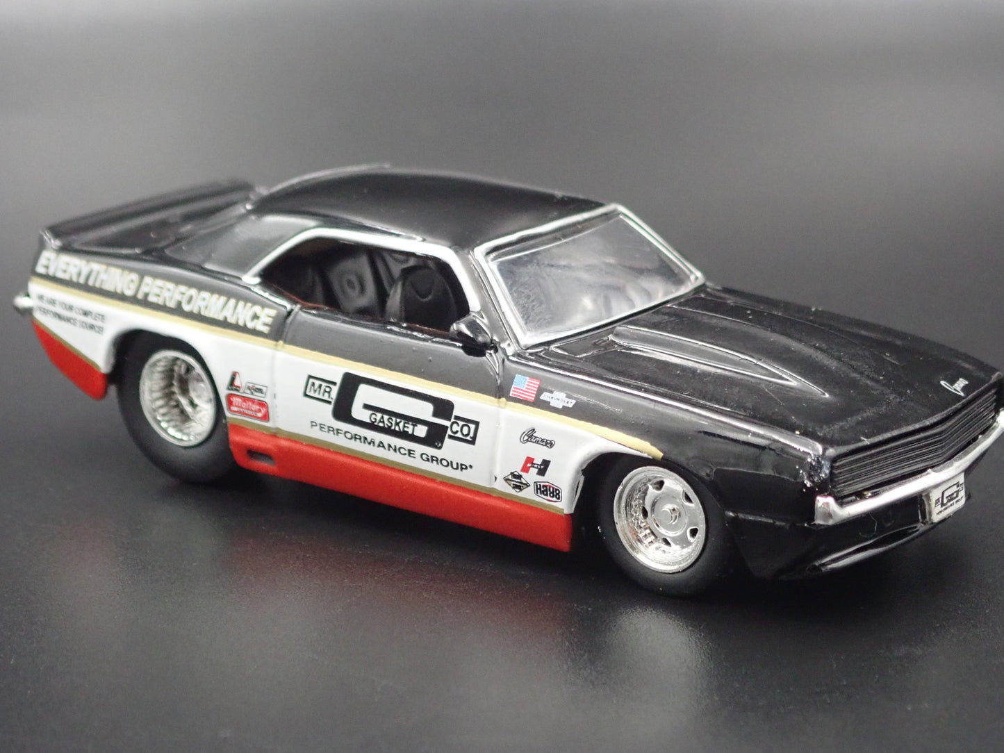 1969 69 CHEVY CHEVROLET CAMARO MR GASKET 1:64 SCALE DIORAMA DIECAST MODEL CAR