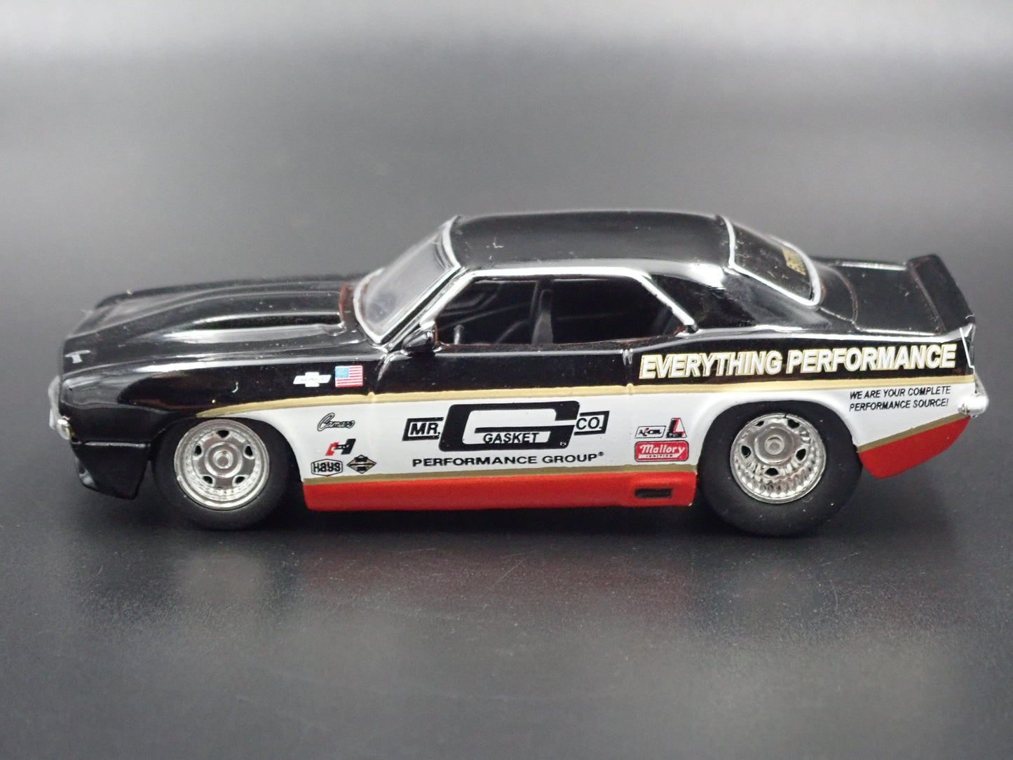 1969 69 CHEVY CHEVROLET CAMARO MR GASKET 1:64 SCALE DIORAMA DIECAST MODEL CAR