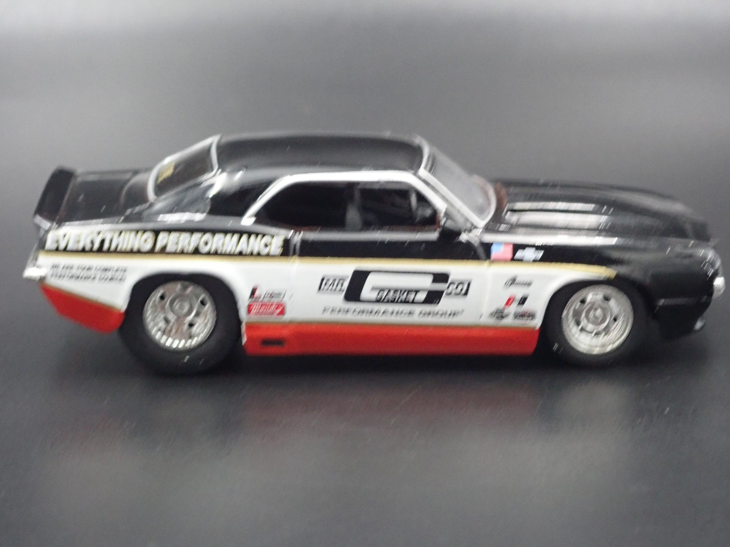 1969 69 CHEVY CHEVROLET CAMARO MR GASKET 1:64 SCALE DIORAMA DIECAST MODEL CAR