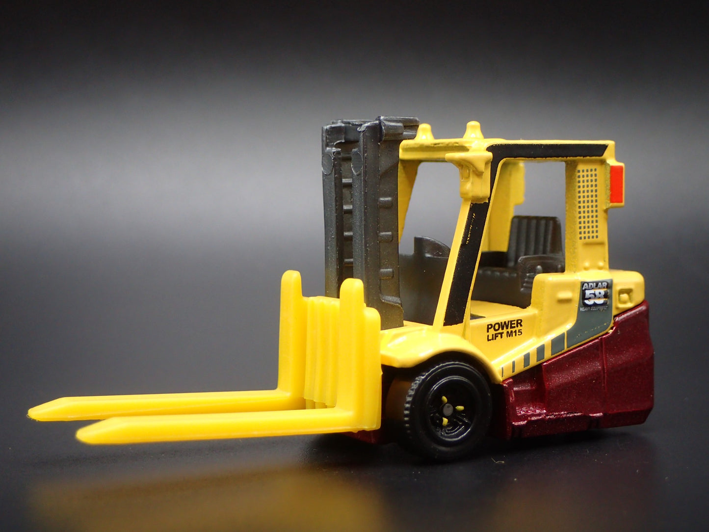 CONSTRUCTION FORKLIFT YELLOW 1:64 MB SCALE COLLECTIBLE DIORAMA DIECAST MODEL CAR