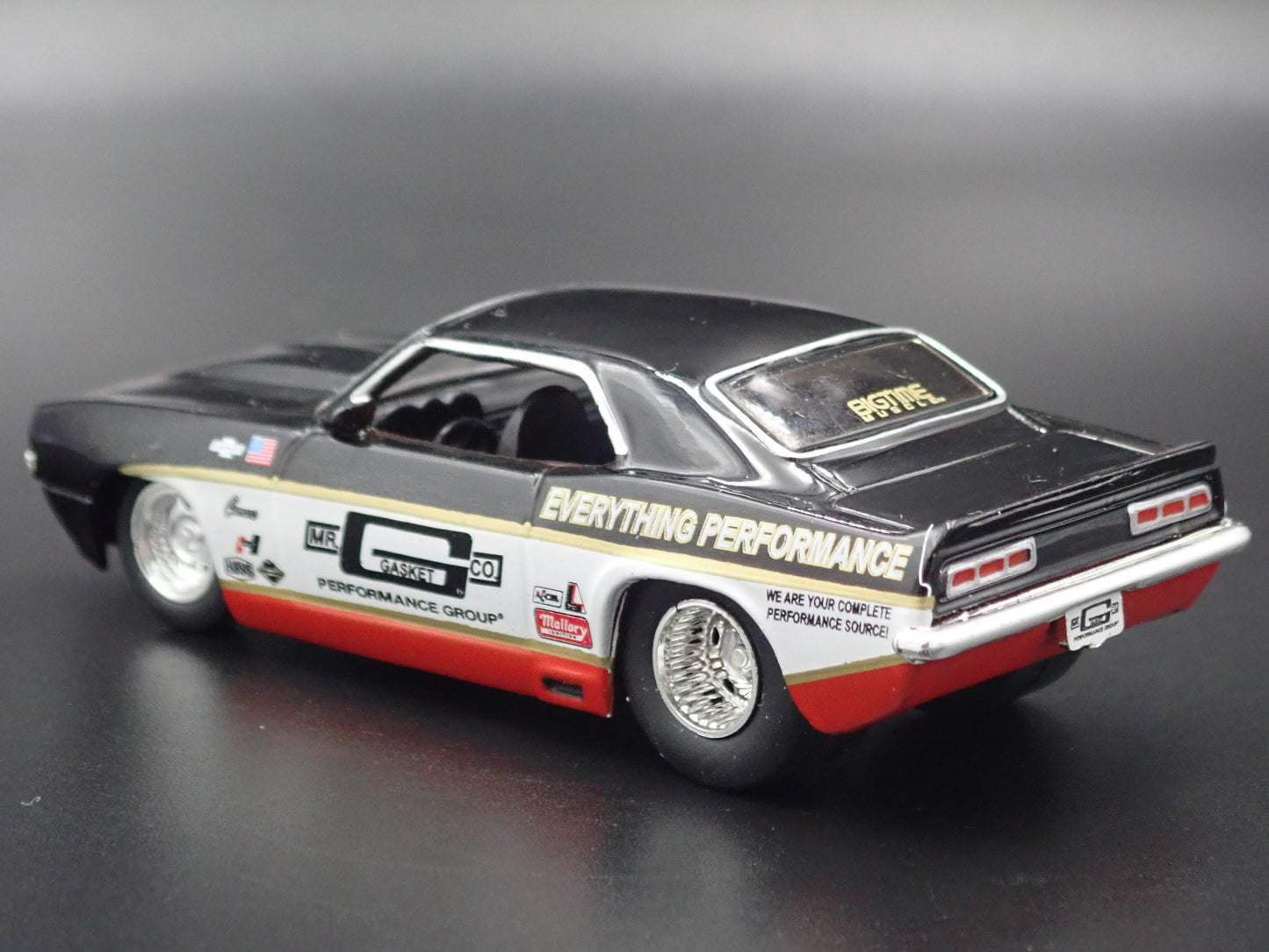 1969 69 CHEVY CHEVROLET CAMARO MR GASKET 1:64 SCALE DIORAMA DIECAST MODEL CAR