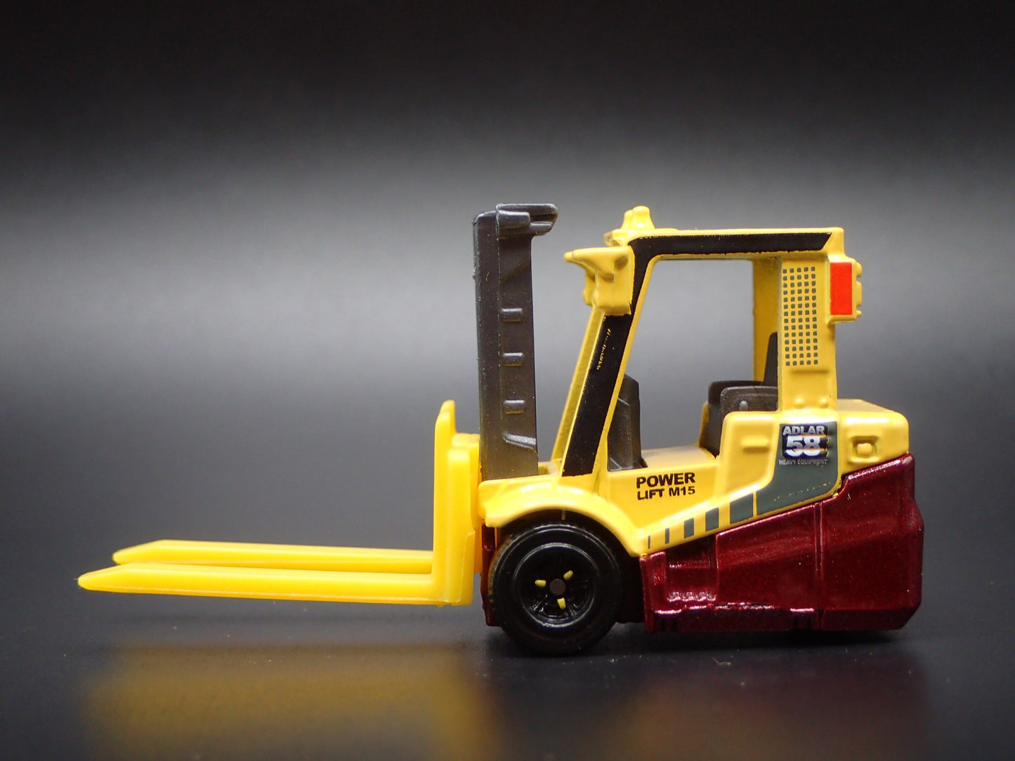 CONSTRUCTION FORKLIFT YELLOW 1:64 MB SCALE COLLECTIBLE DIORAMA DIECAST MODEL CAR