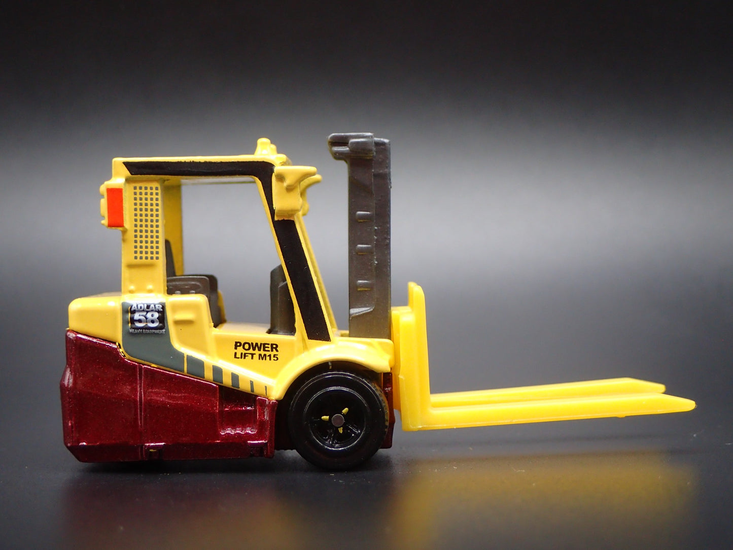 CONSTRUCTION FORKLIFT YELLOW 1:64 MB SCALE COLLECTIBLE DIORAMA DIECAST MODEL CAR