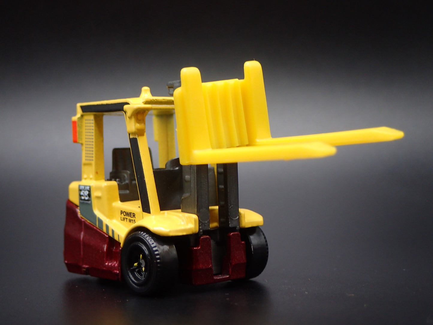 CONSTRUCTION FORKLIFT YELLOW 1:64 MB SCALE COLLECTIBLE DIORAMA DIECAST MODEL CAR